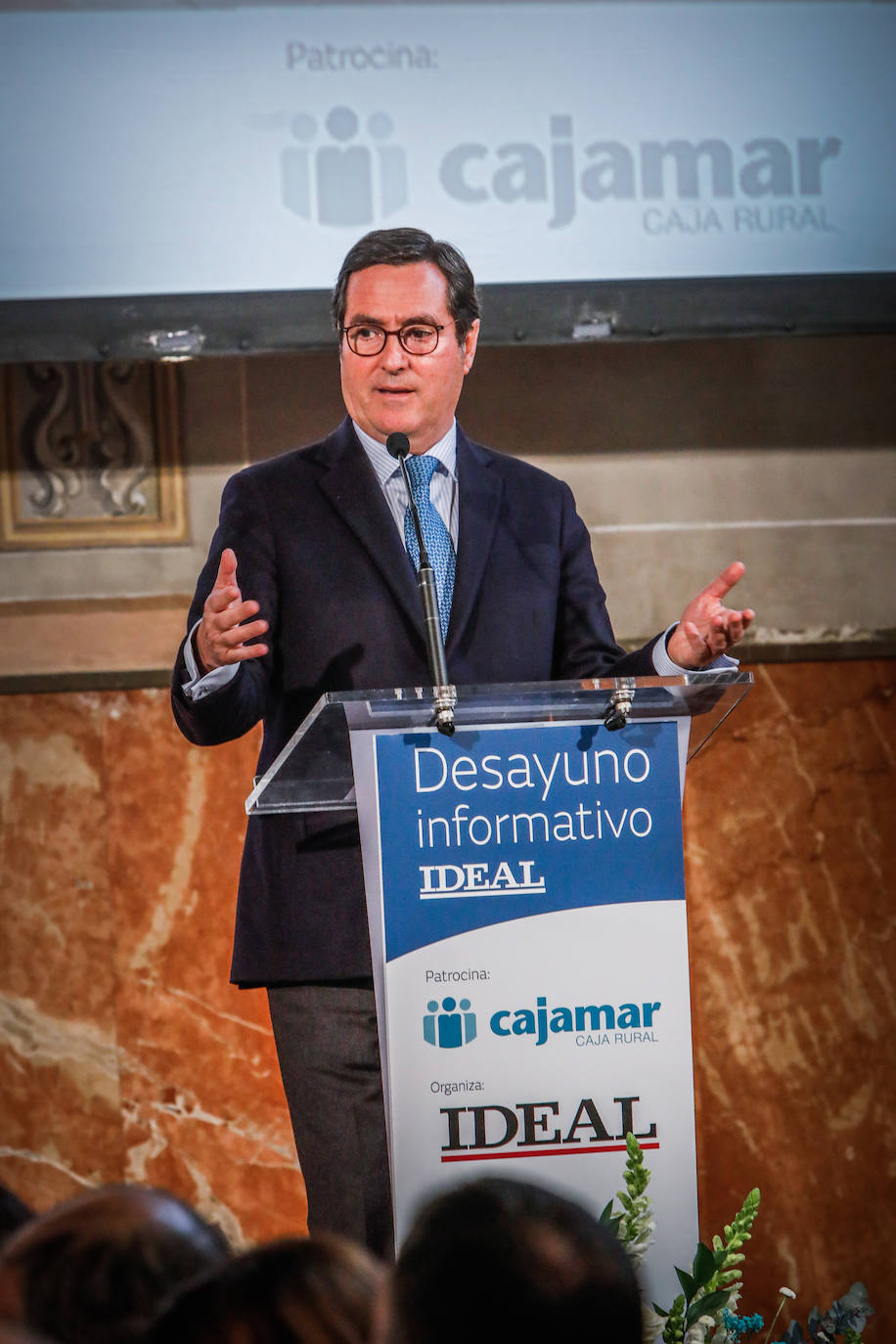 Momento del desayuno informativo organizado por IDEAL con el patrocinio de Cajamar y Antonio Garamendi como invitado.