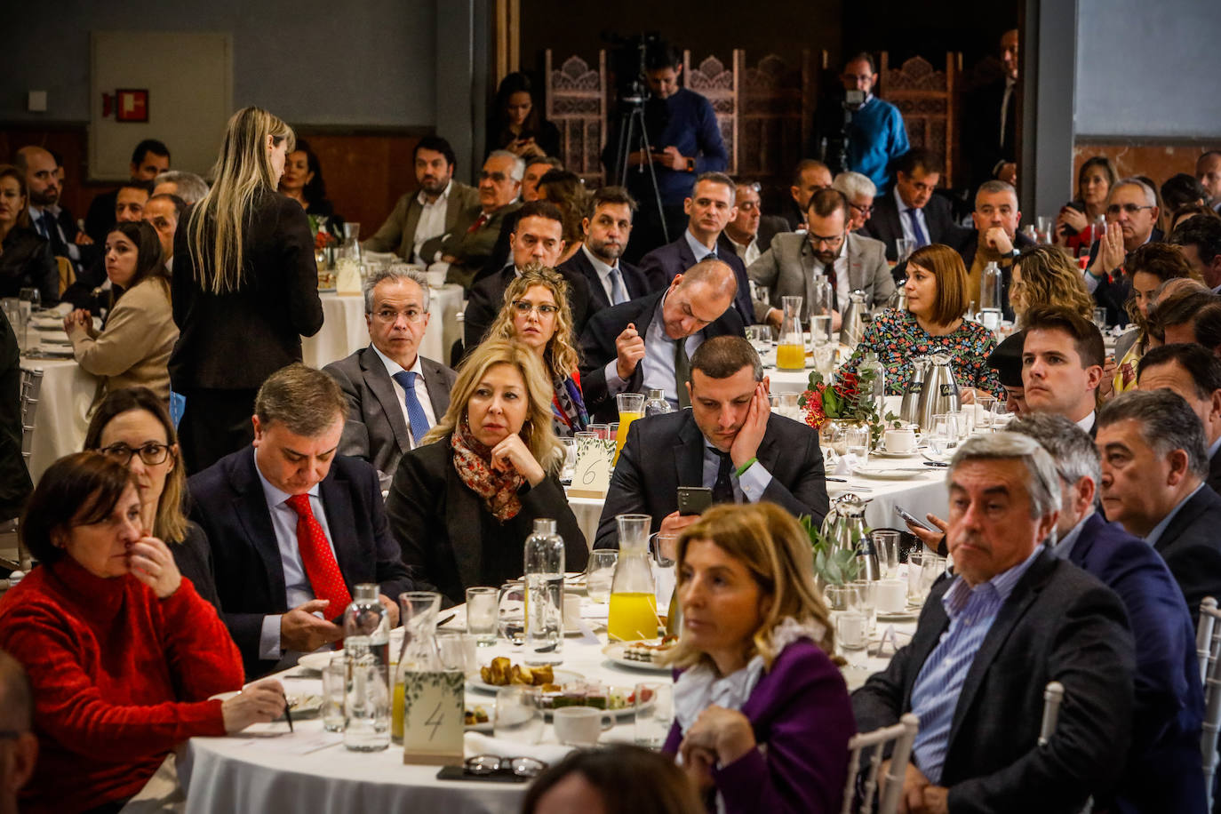 Momento del desayuno informativo organizado por IDEAL con el patrocinio de Cajamar y Antonio Garamendi como invitado.