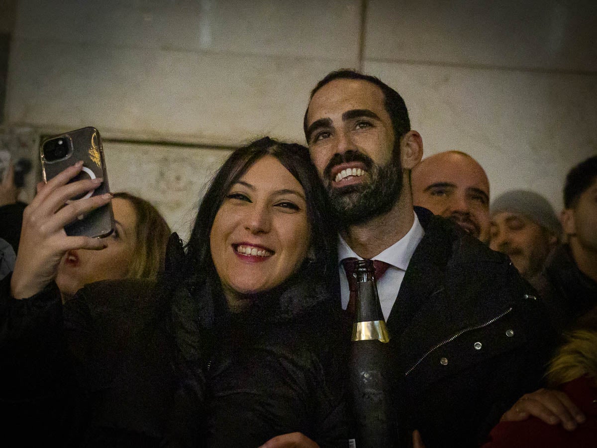 La fiesta de las uvas y la entrada de año en la plaza del Carmen y en Granada capital, en imágenes