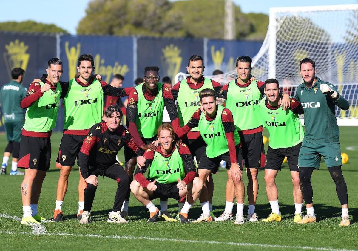 Los futbolistas del Cádiz, en su último entrenamiento.