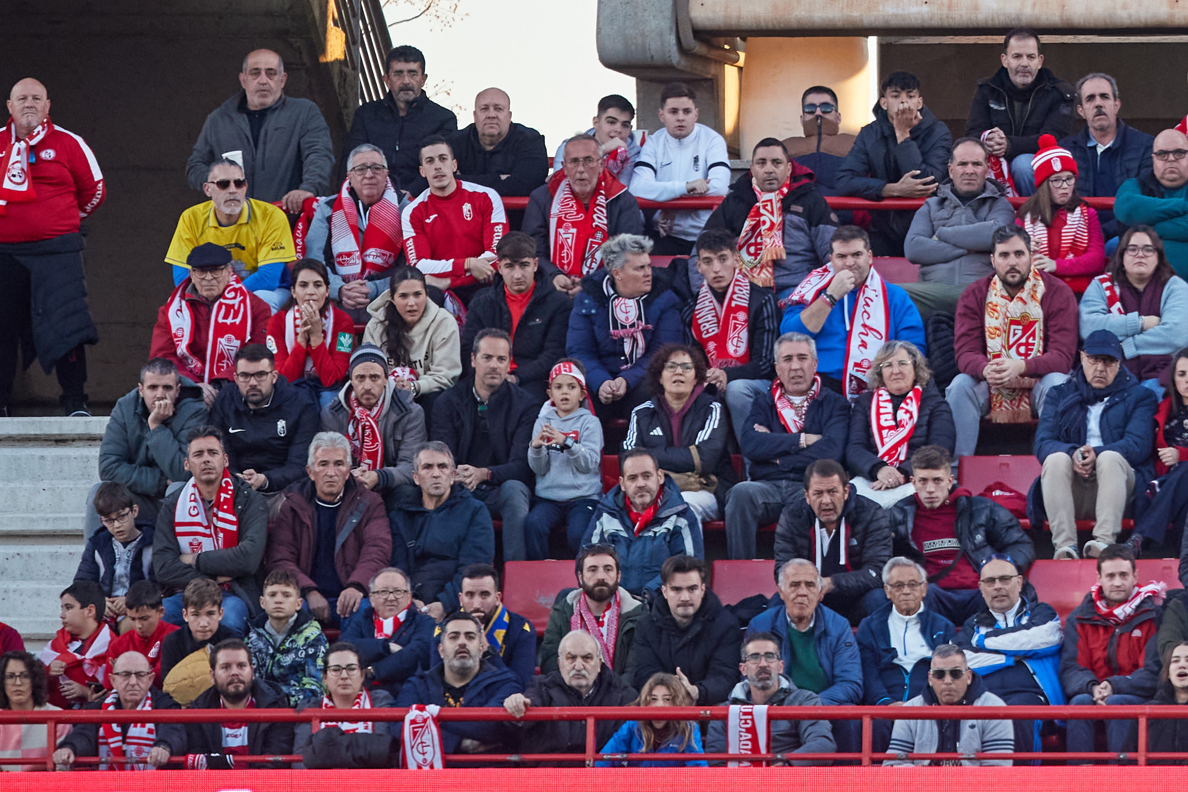 Encuéntrate en la grada en el Granada-Cádiz