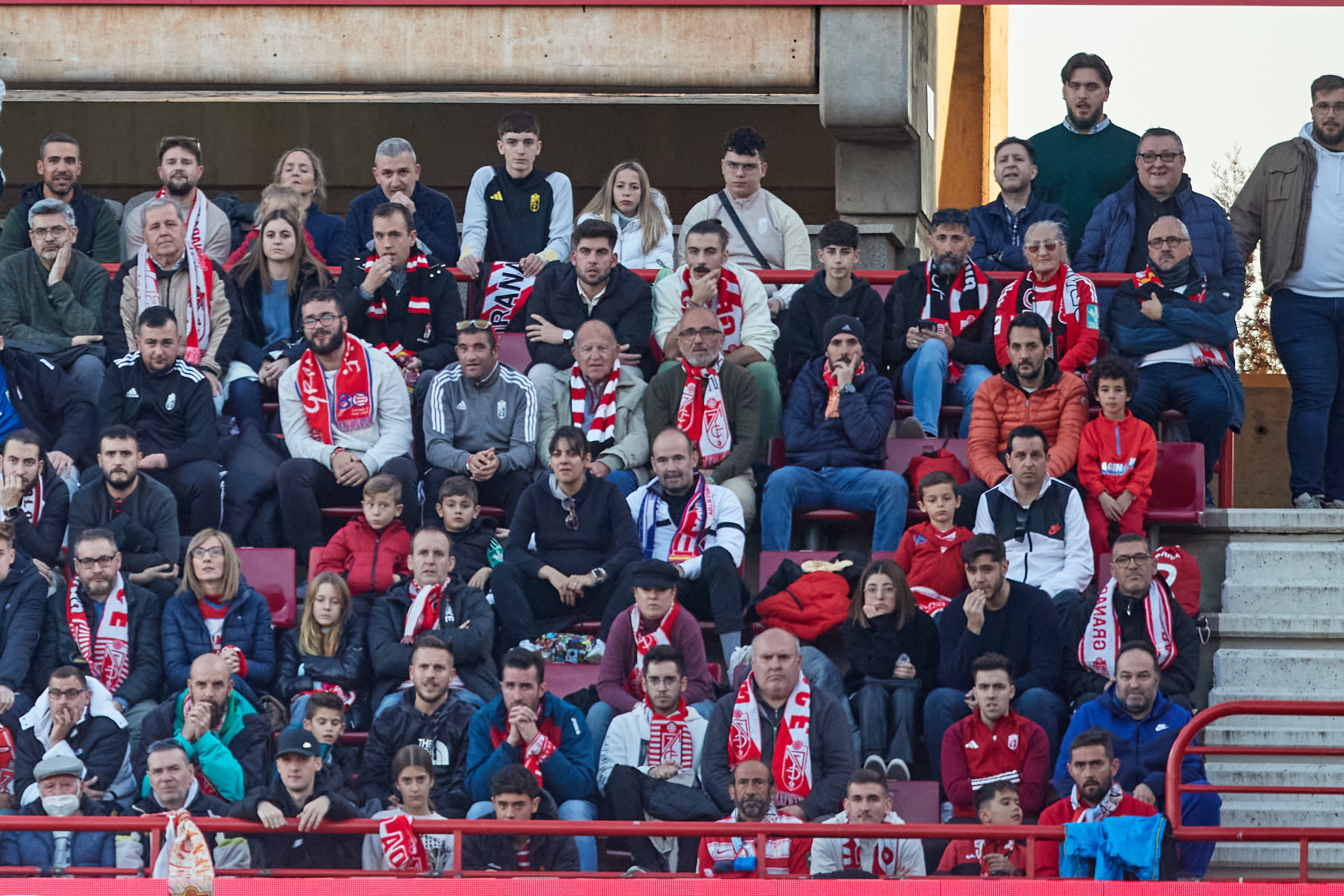 Encuéntrate en la grada en el Granada-Cádiz
