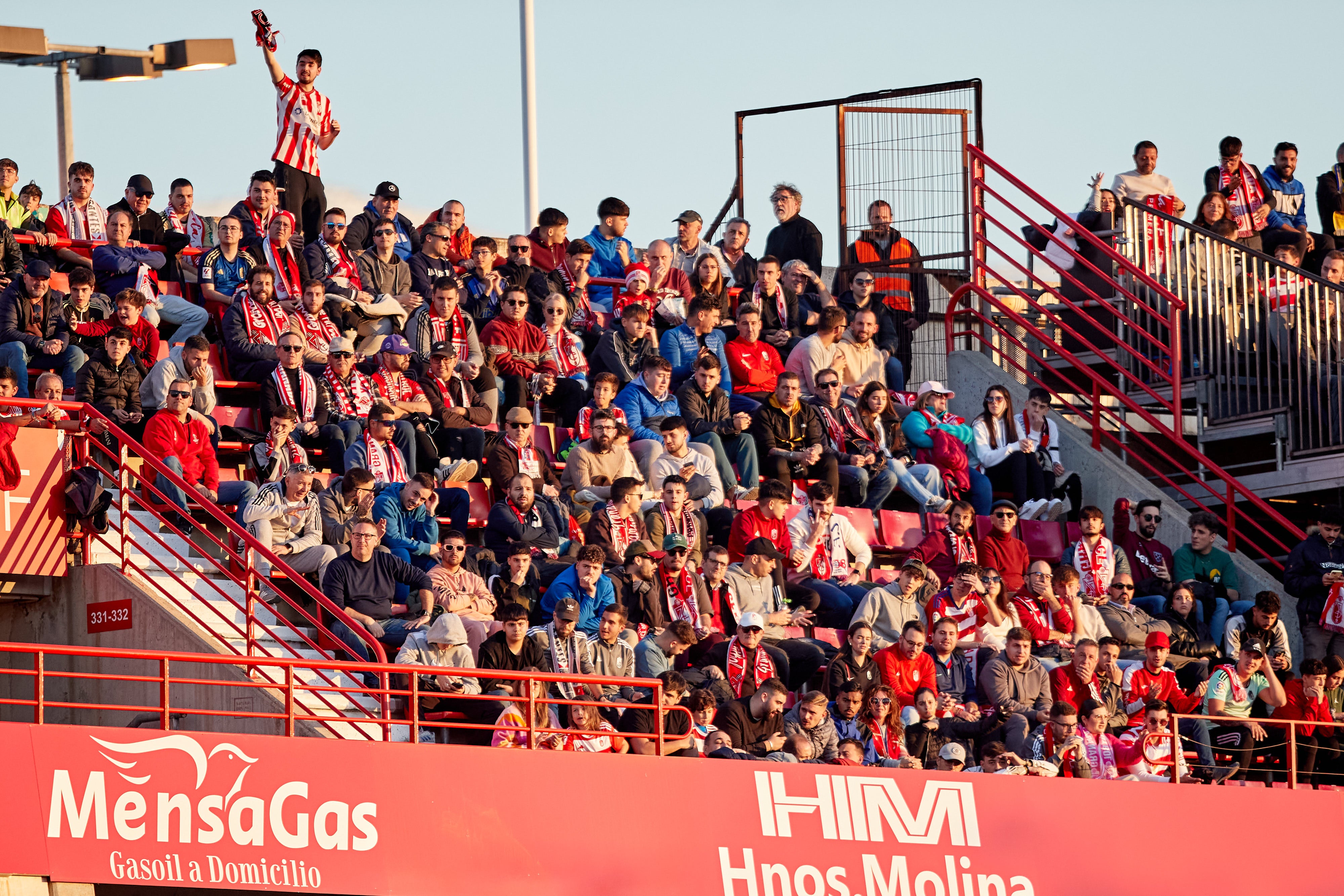 Encuéntrate en la grada en el Granada-Cádiz