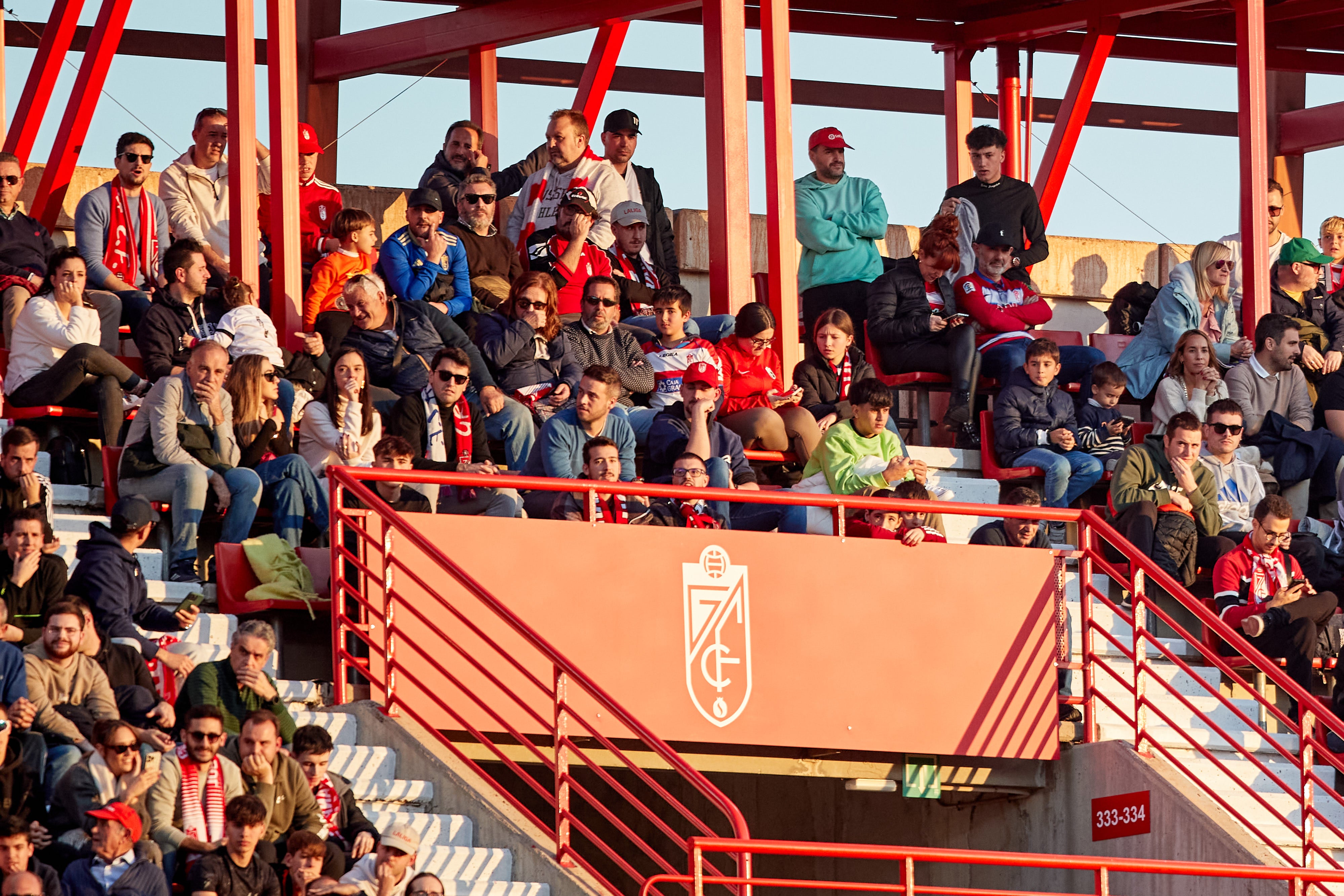 Encuéntrate en la grada en el Granada-Cádiz