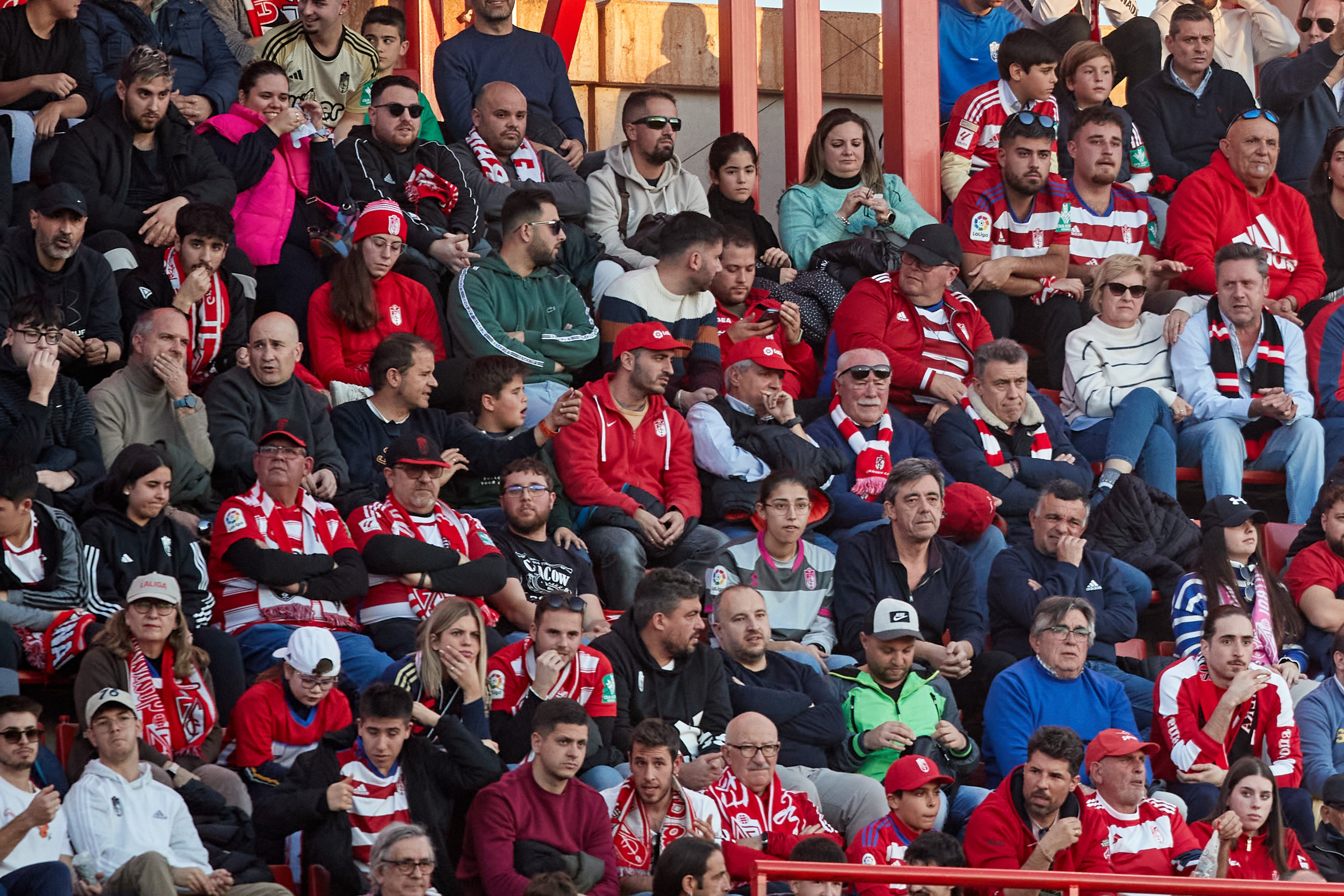 Encuéntrate en la grada en el Granada-Cádiz