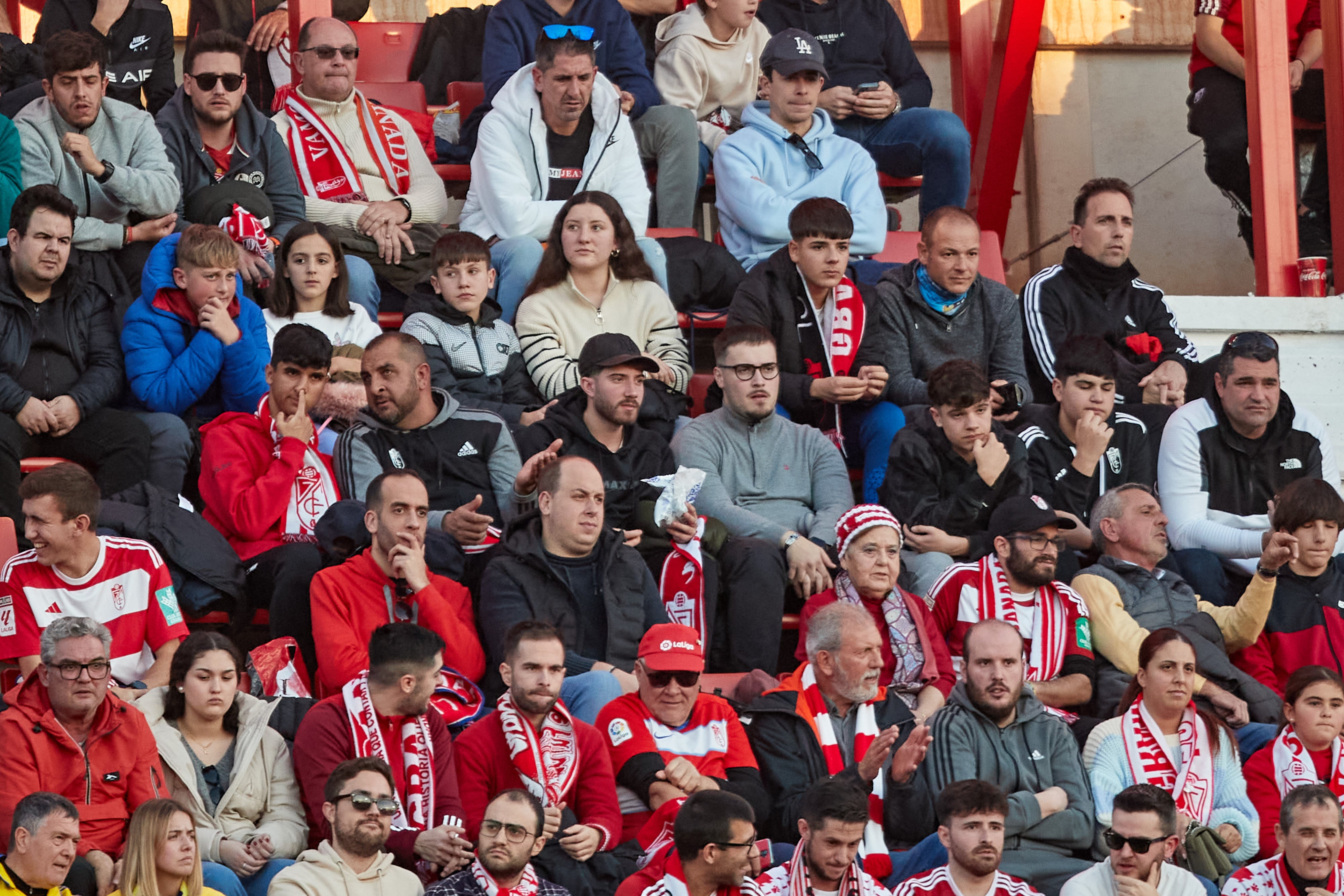 Encuéntrate en la grada en el Granada-Cádiz