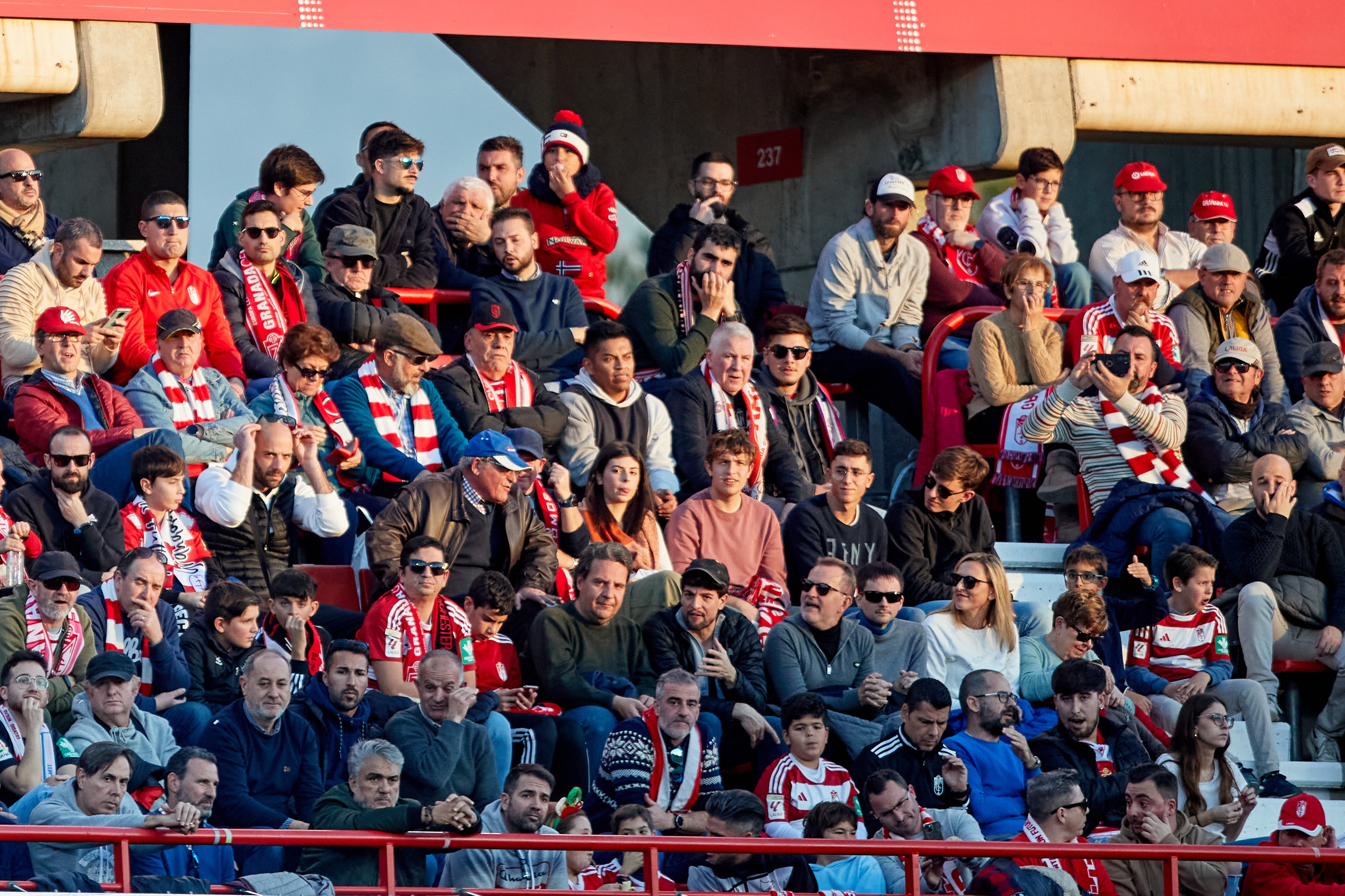 Encuéntrate en la grada en el Granada-Cádiz