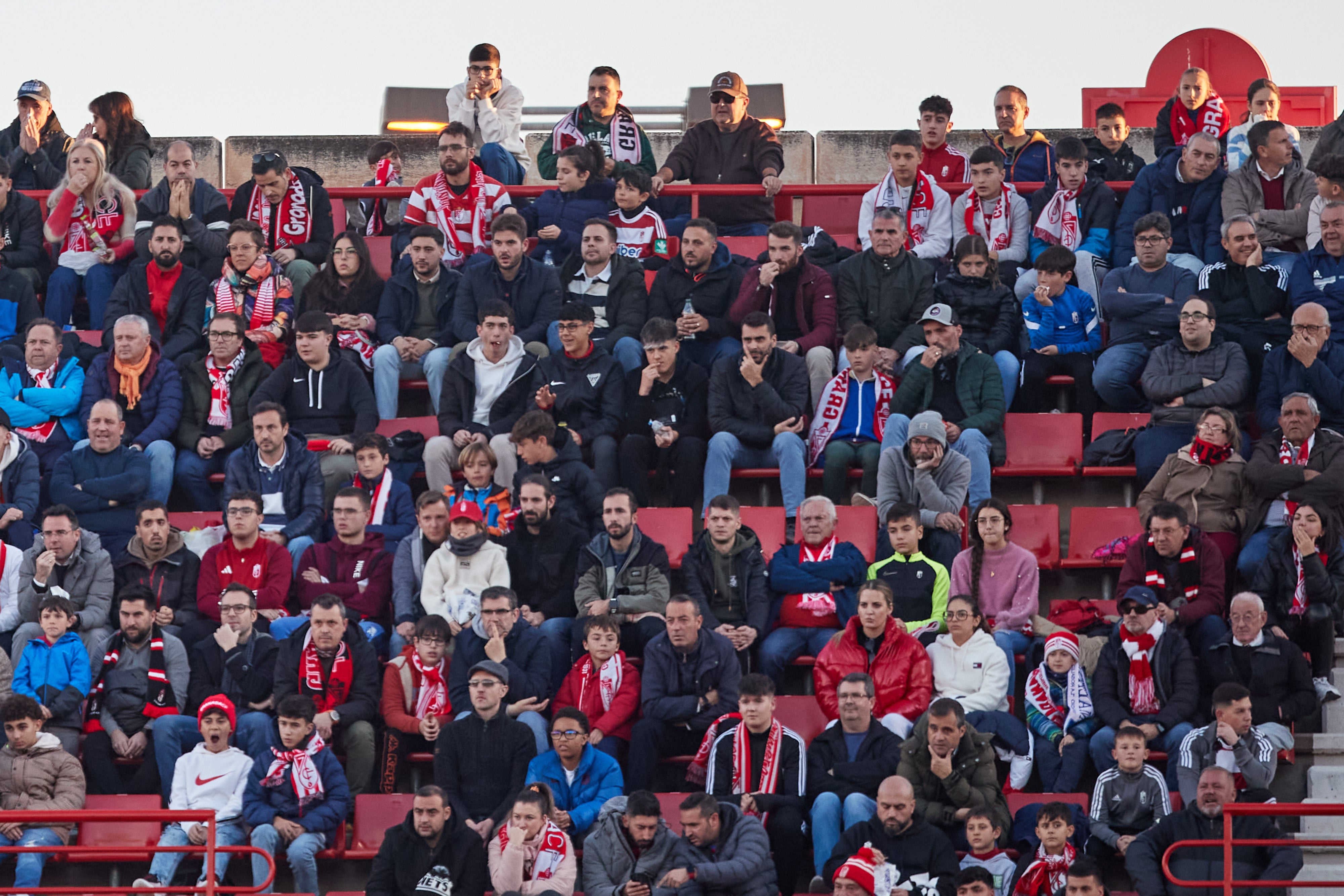 Encuéntrate en la grada en el Granada-Cádiz