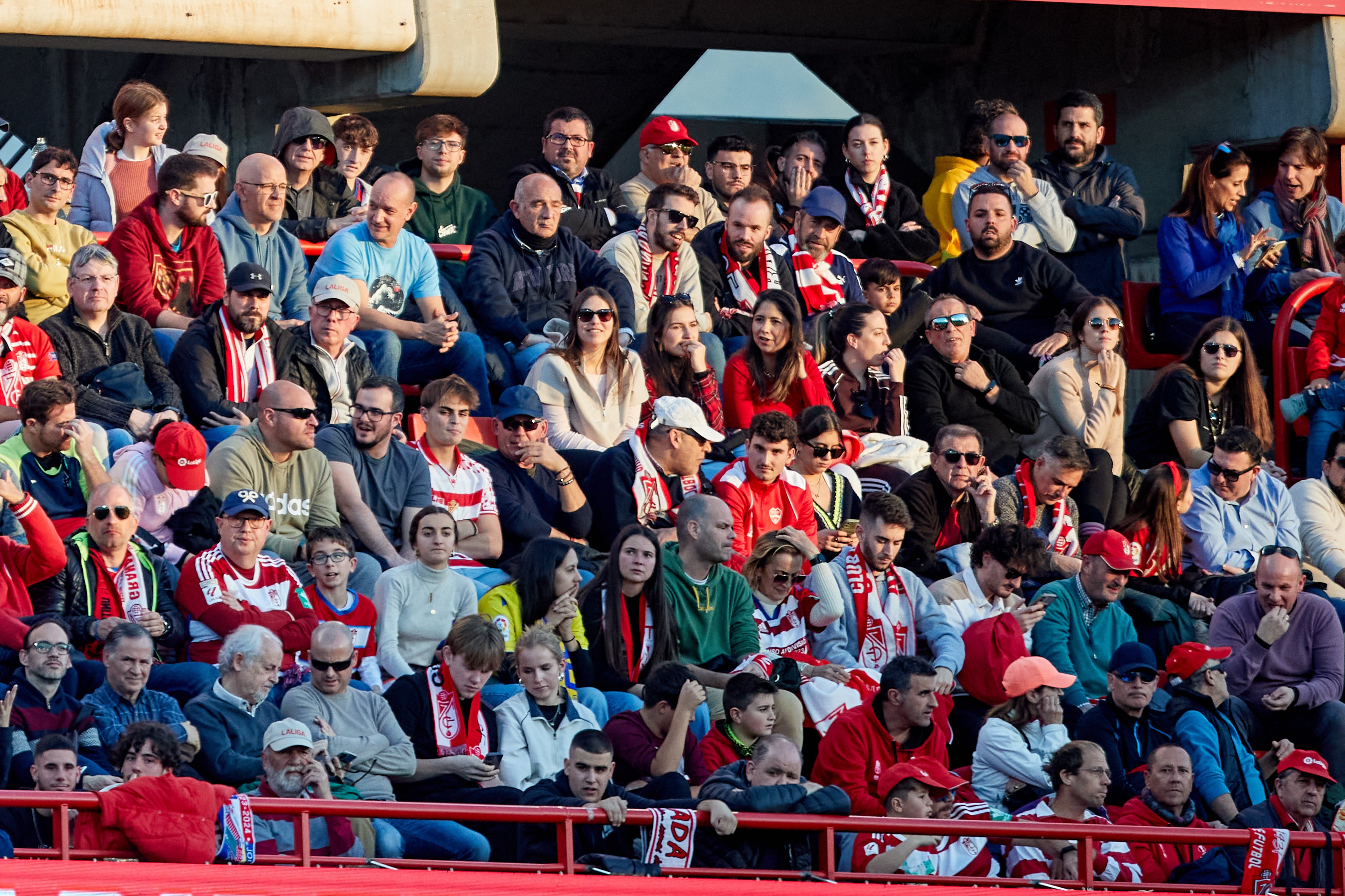 Encuéntrate en la grada en el Granada-Cádiz