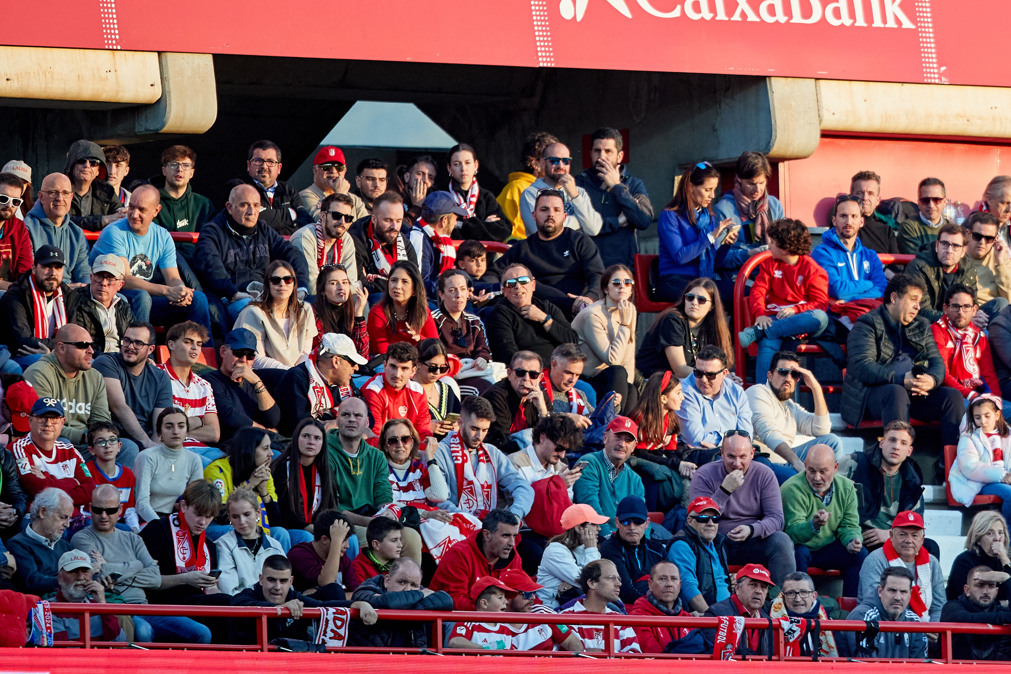 Encuéntrate en la grada en el Granada-Cádiz