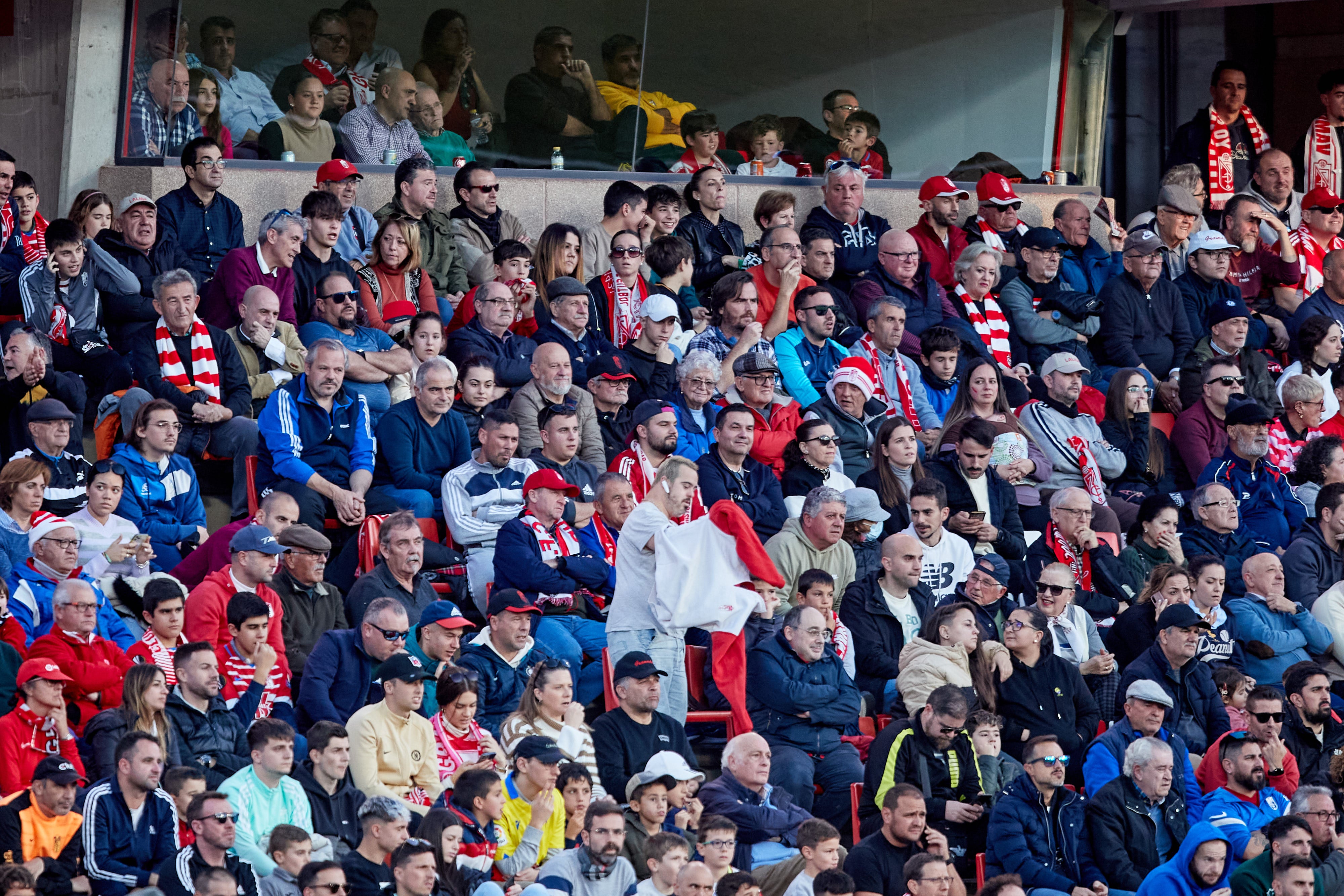 Encuéntrate en la grada en el Granada-Cádiz
