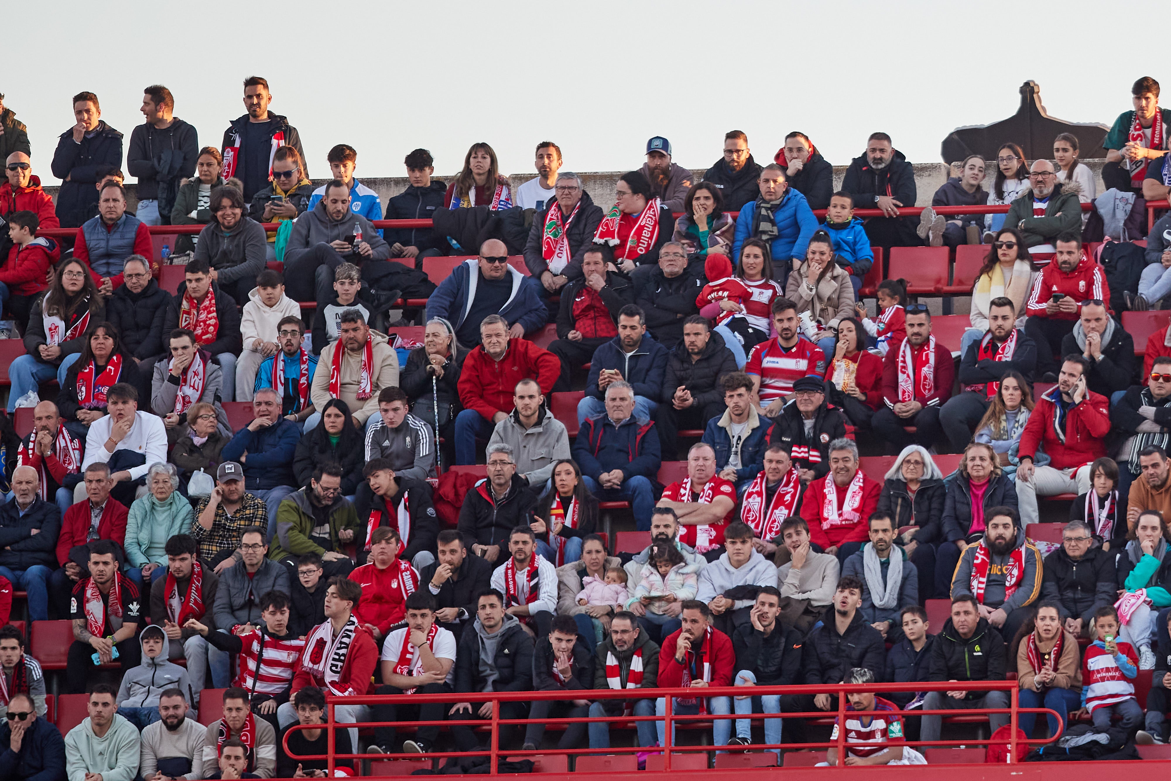 Encuéntrate en la grada en el Granada-Cádiz