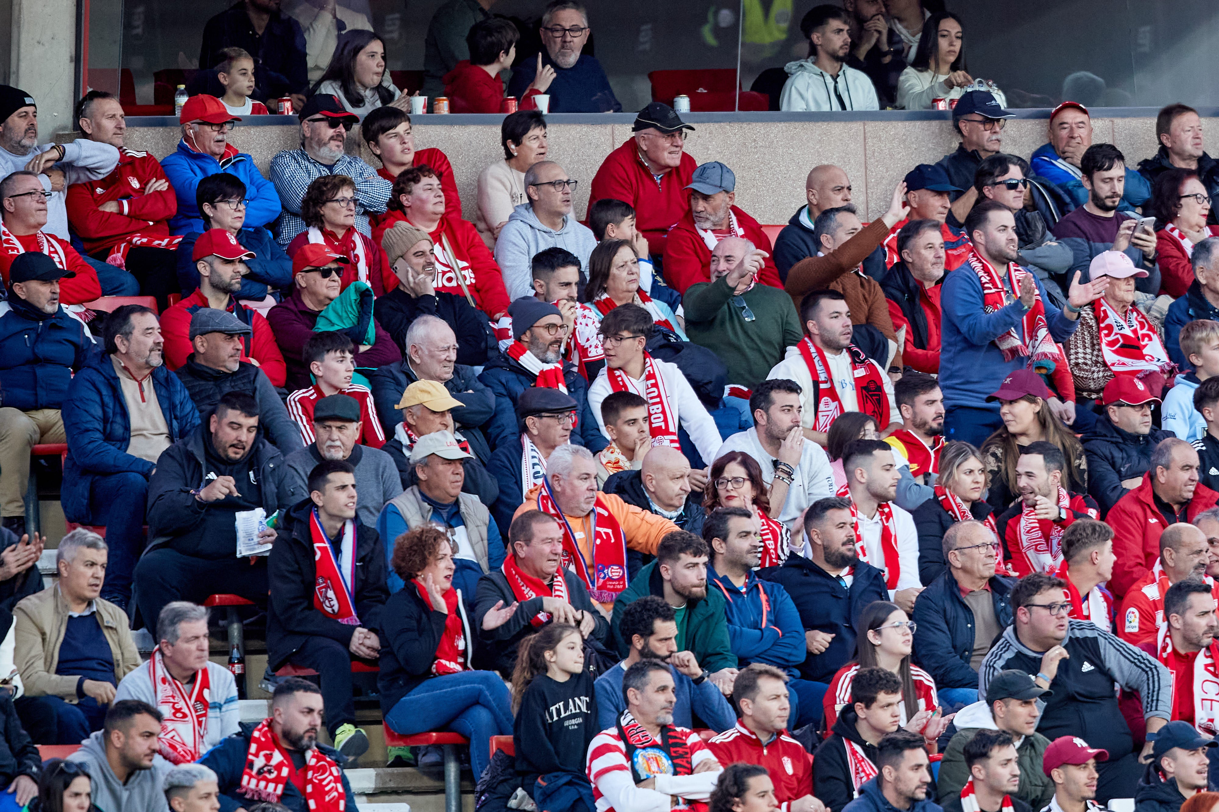 Encuéntrate en la grada en el Granada-Cádiz