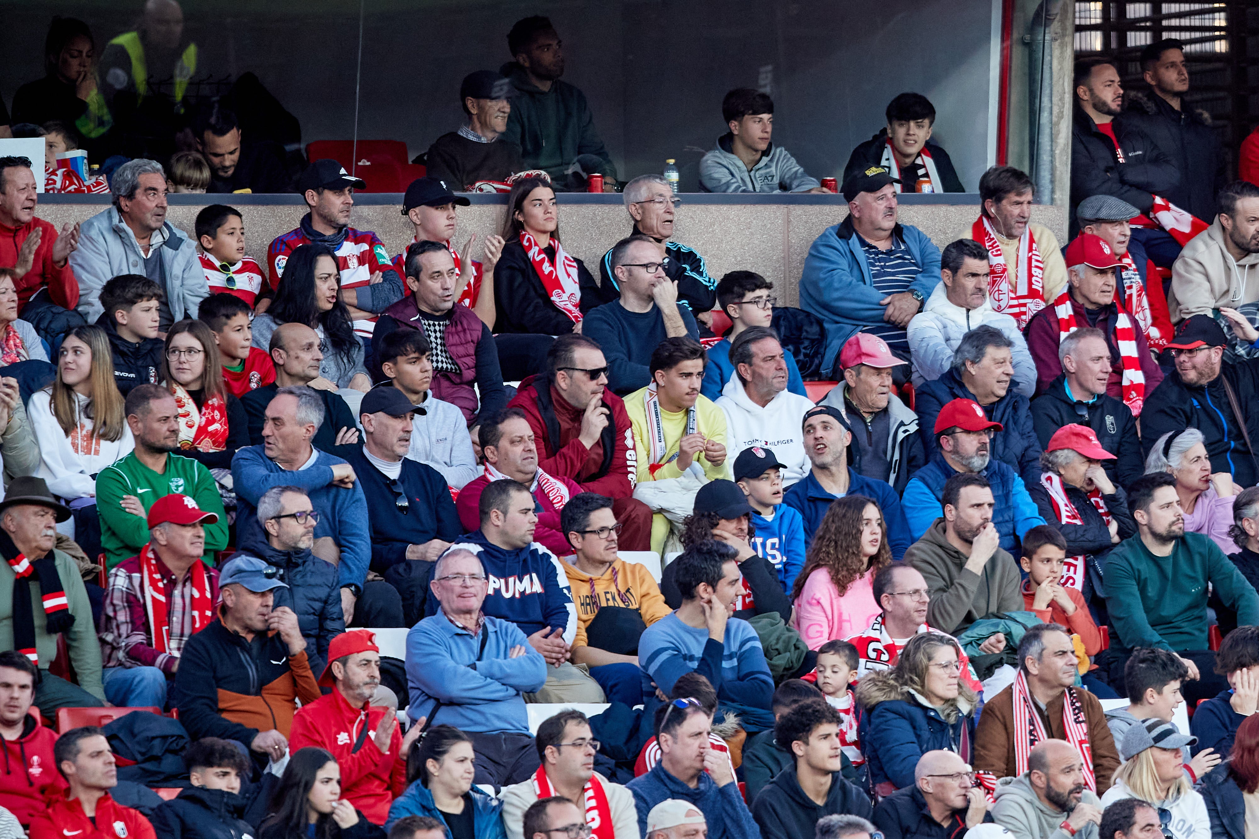 Encuéntrate en la grada en el Granada-Cádiz