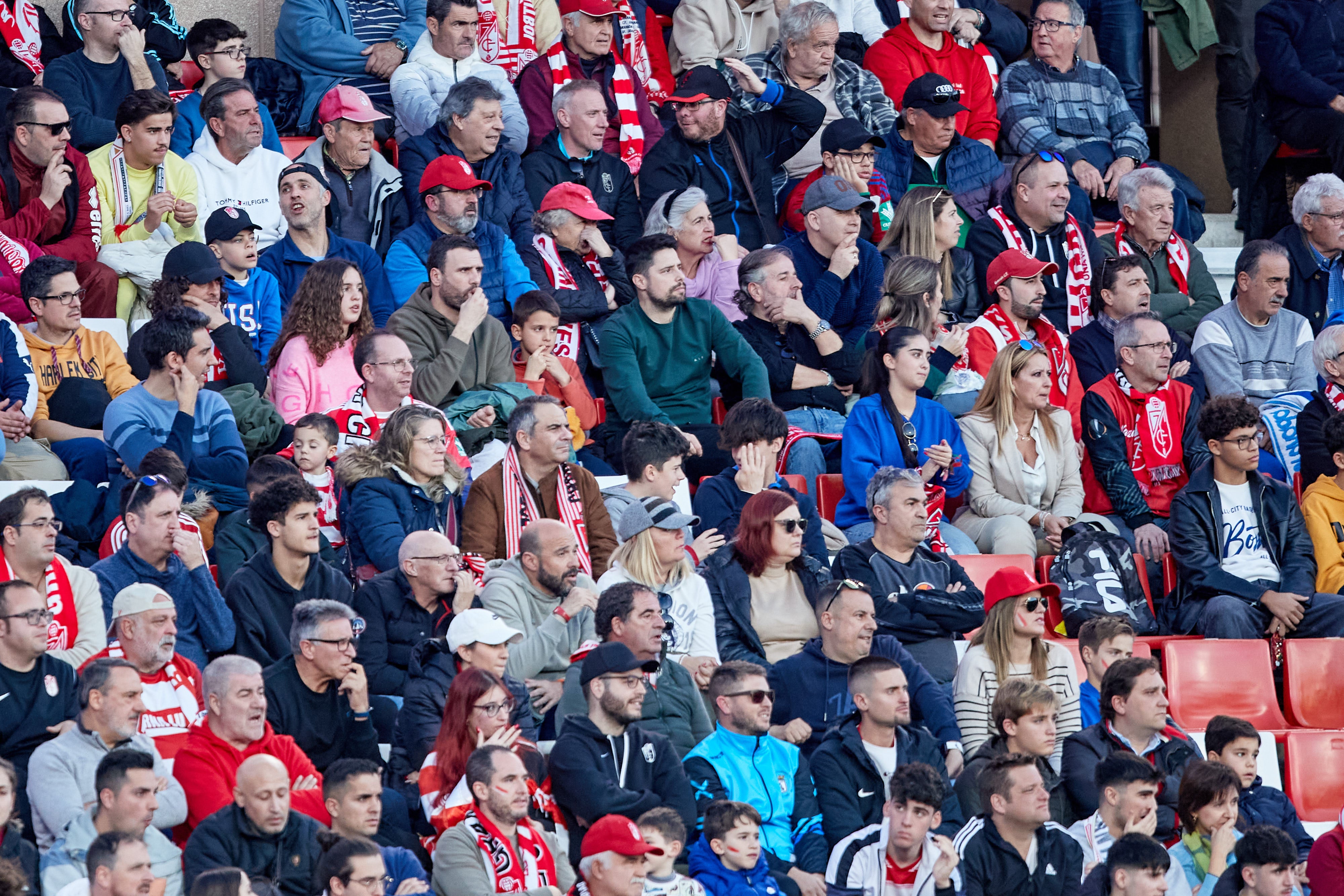 Encuéntrate en la grada en el Granada-Cádiz