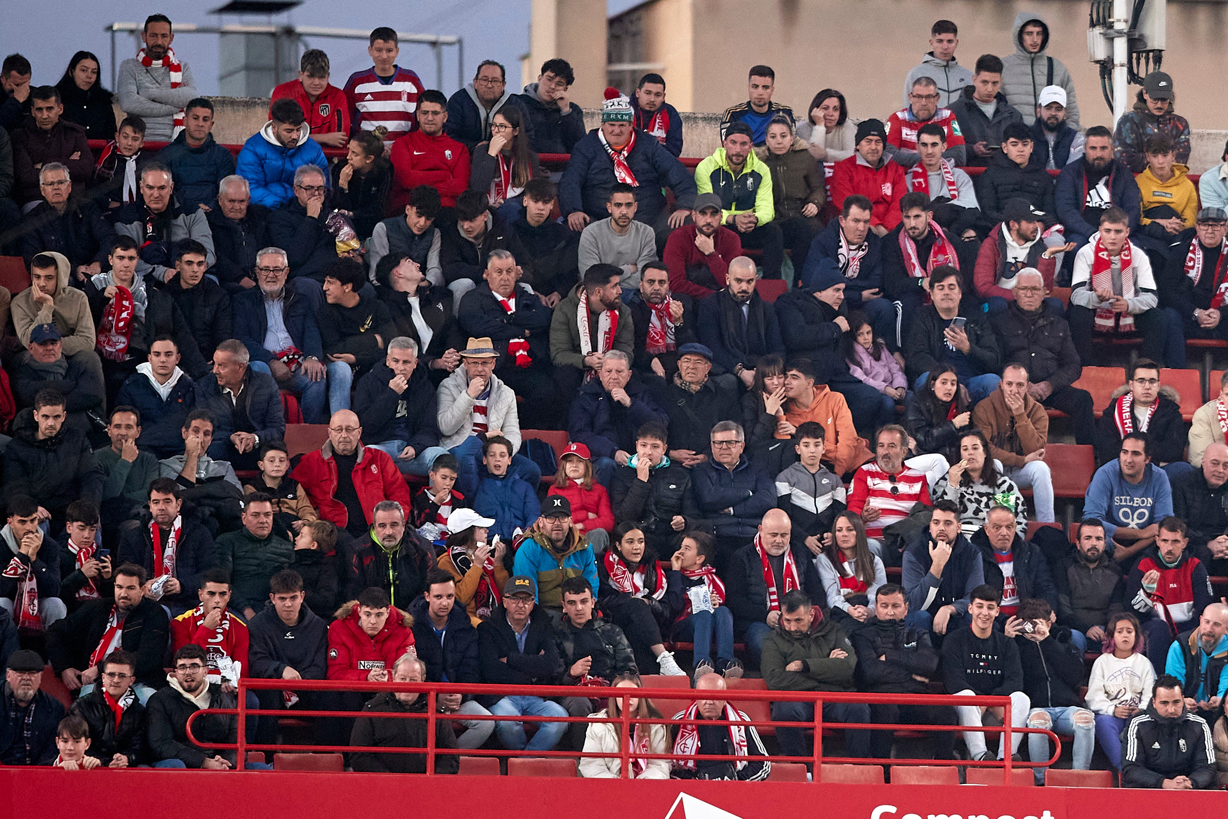 Encuéntrate en la grada en el Granada-Cádiz