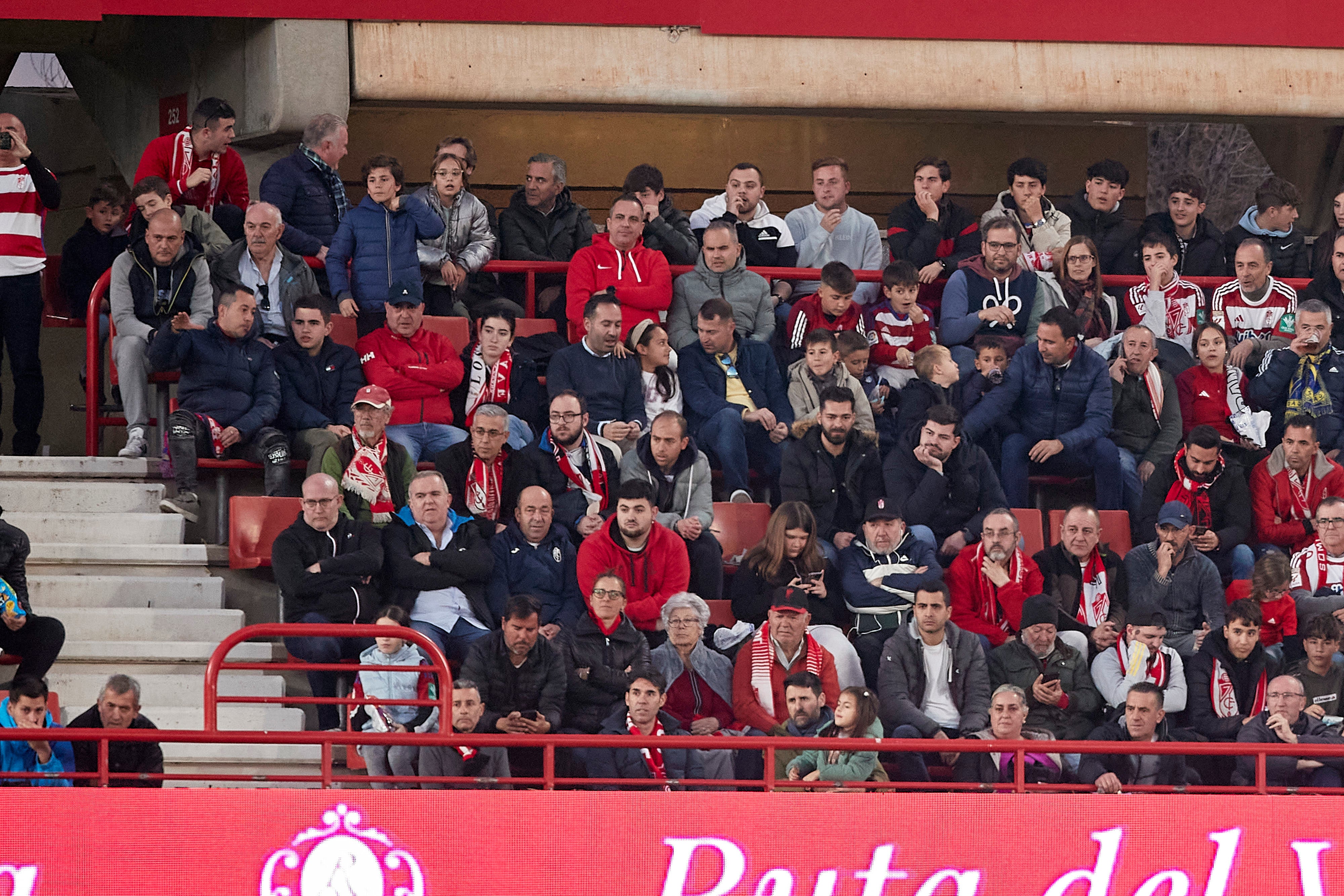 Encuéntrate en la grada en el Granada-Cádiz