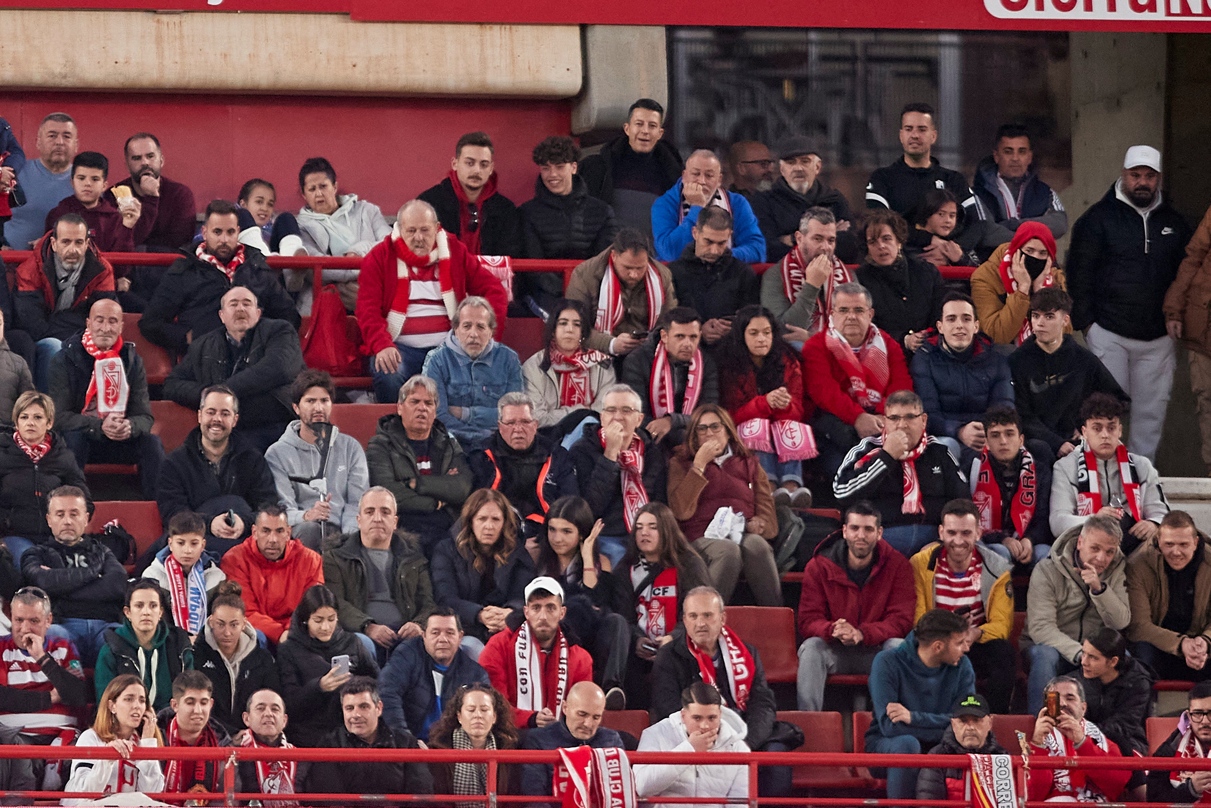 Encuéntrate en la grada en el Granada-Cádiz