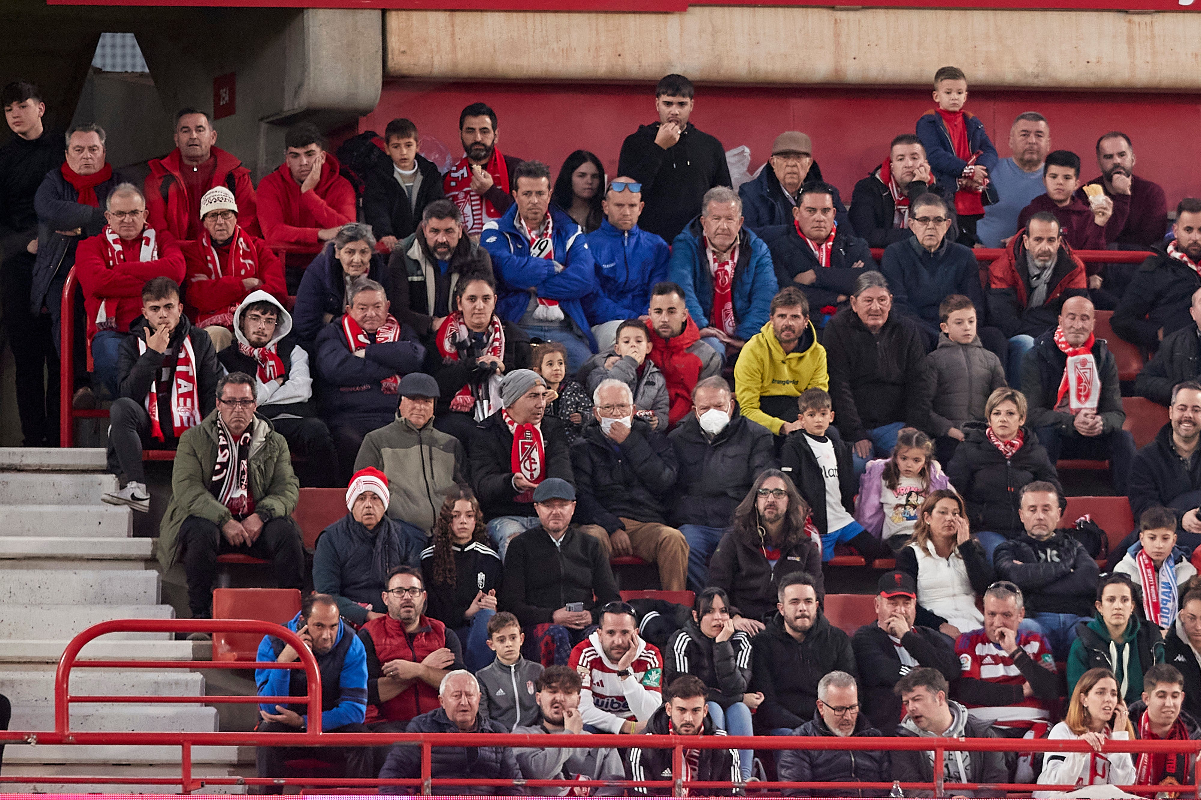 Encuéntrate en la grada en el Granada-Cádiz