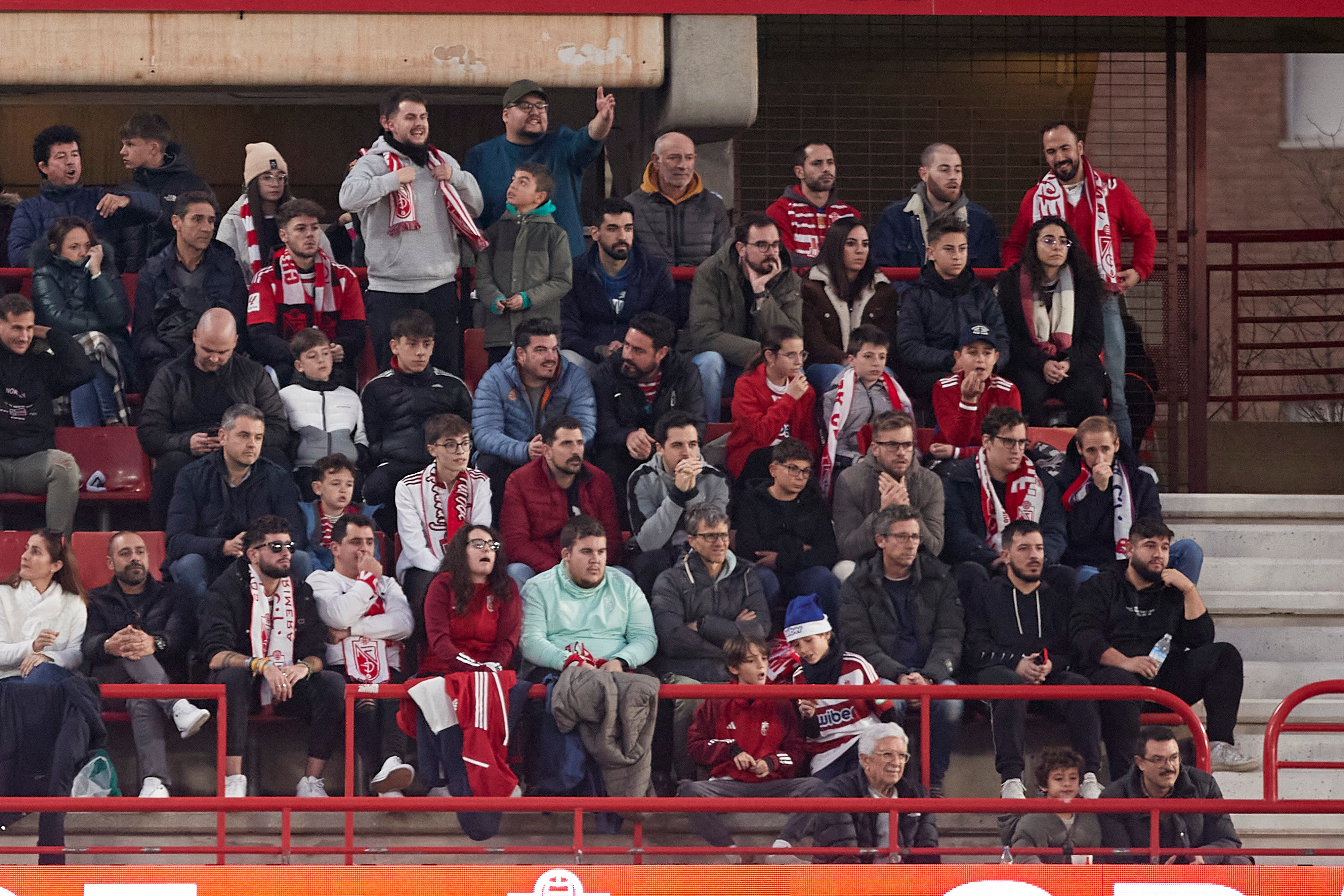 Encuéntrate en la grada en el Granada-Cádiz