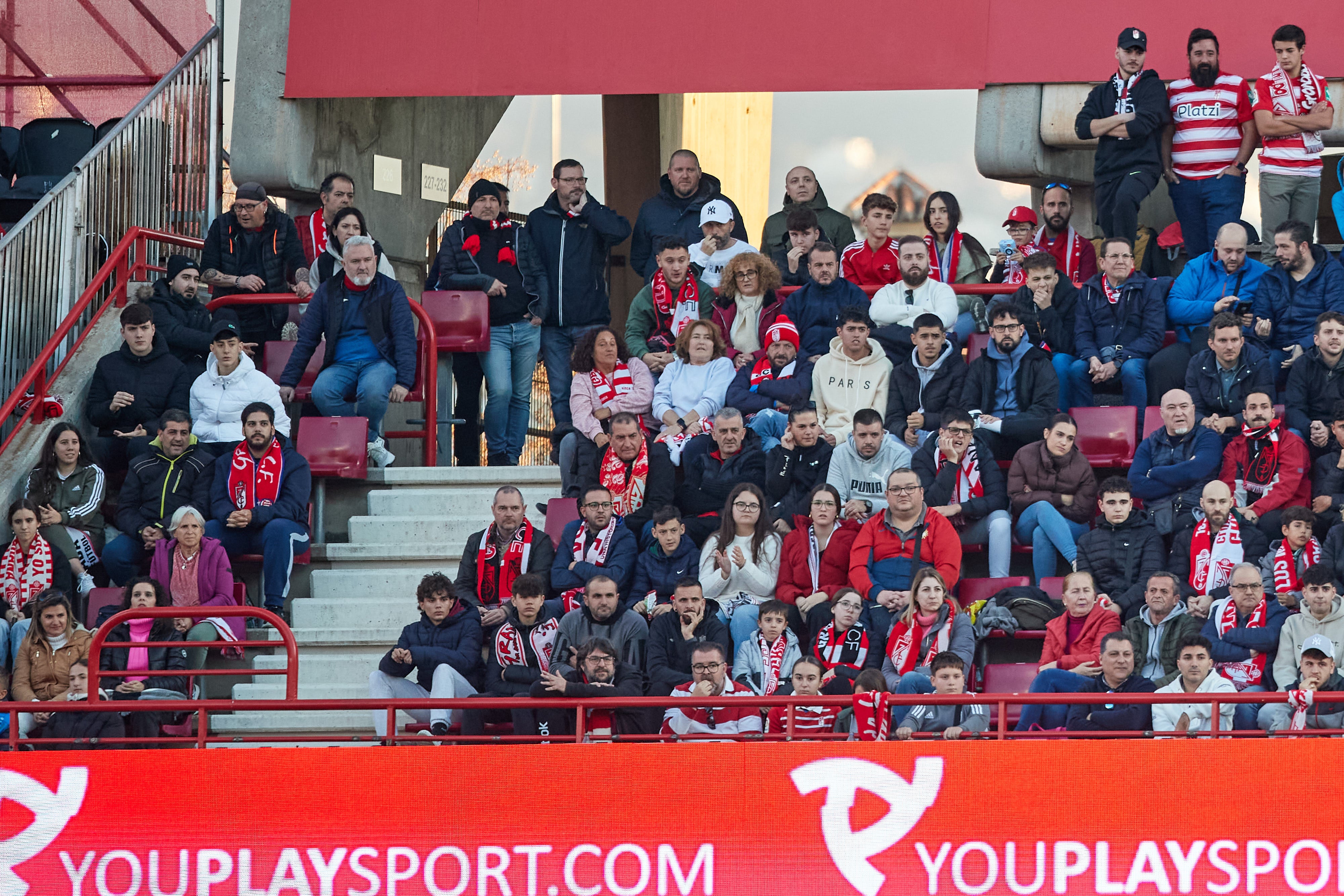 Encuéntrate en la grada en el Granada-Cádiz