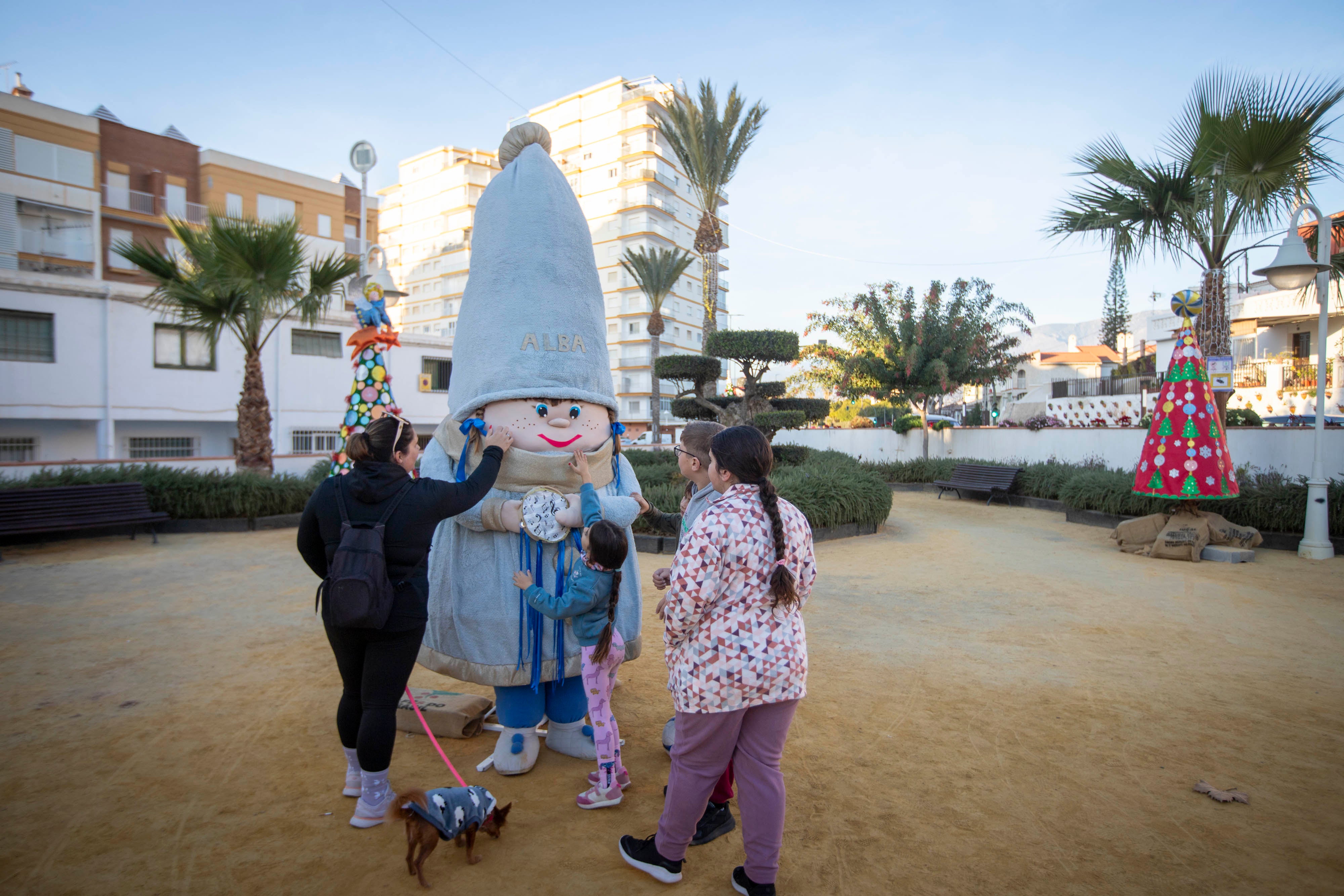 Las imágenes de los árboles de Navidad que tocan todas las ramas en Torrenueva