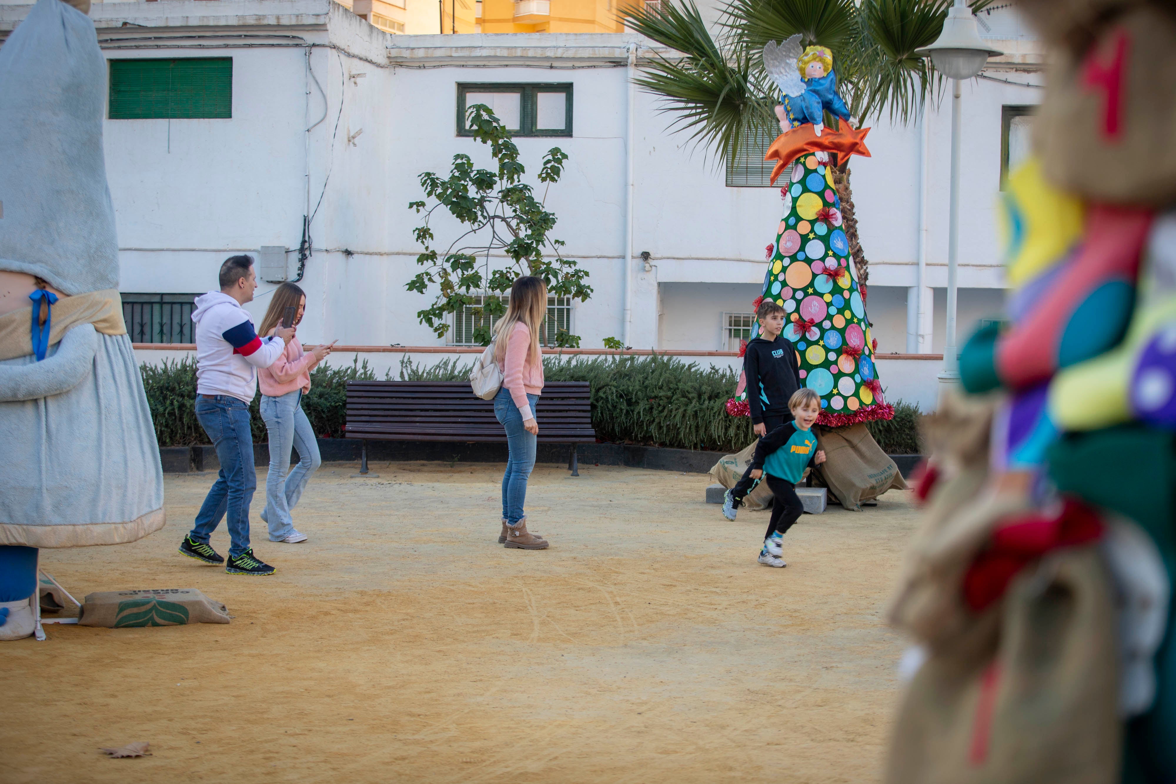 Las imágenes de los árboles de Navidad que tocan todas las ramas en Torrenueva