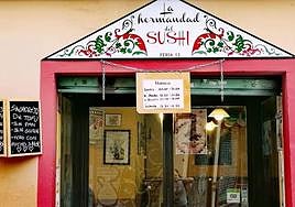 Fachada de La Hermandad del Sushi, en Sevilla.
