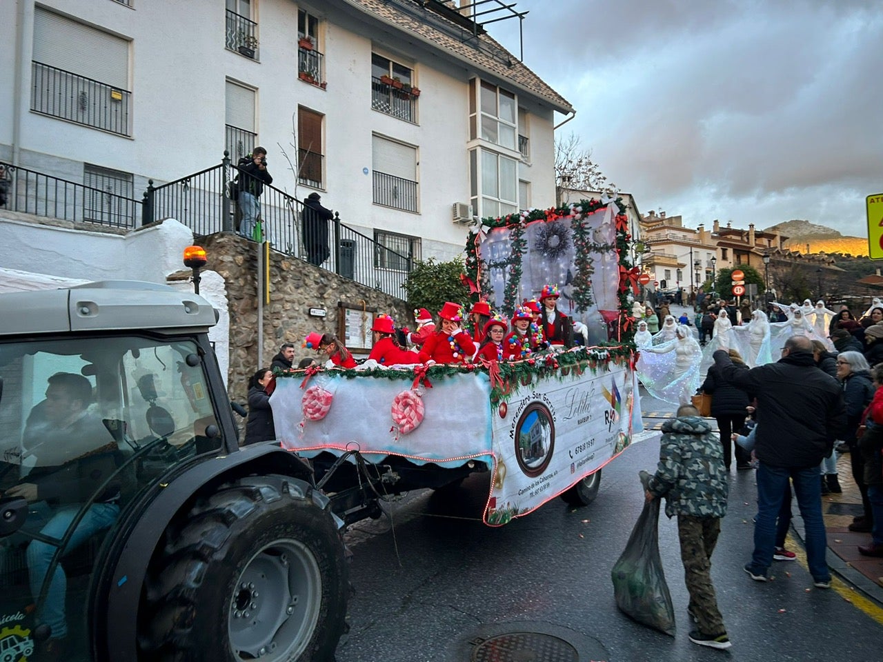 Monachil vibra con su cabalgata de Reyes.