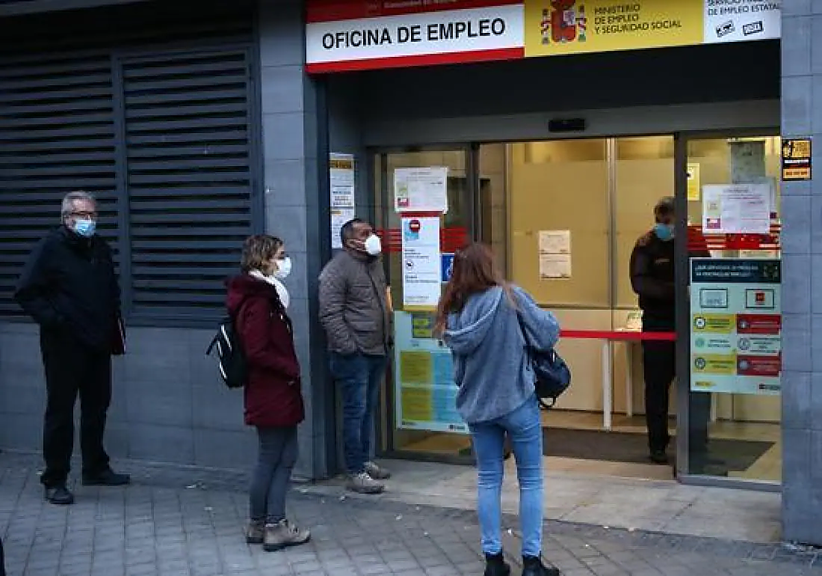 Estos trabajadores podrán cobrar la ayuda de casi 500 euros del SEPE en 2024.