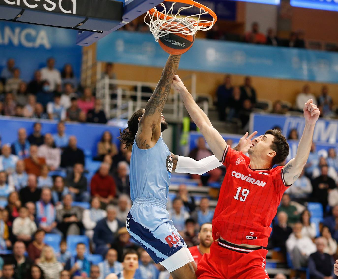 Mate de McLemore (i) ante Pere Tomàs.