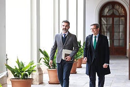 El portavoz de la Junta, Ramón Fernández-Pacheco, y el consejero de Política industrial y Energía, Jorge Paradela.