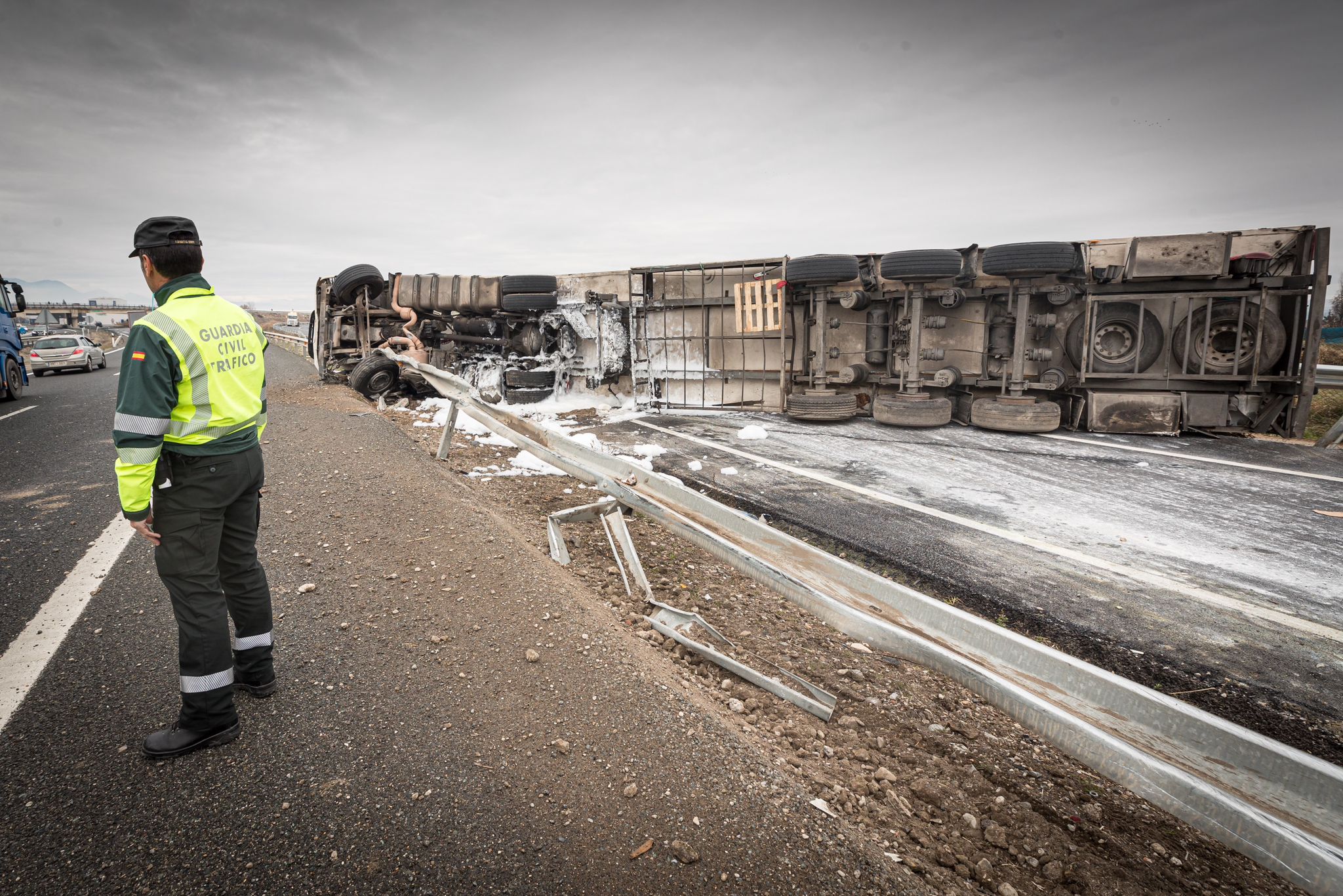Las imágenes del espectacular accidente de un camión en Granada