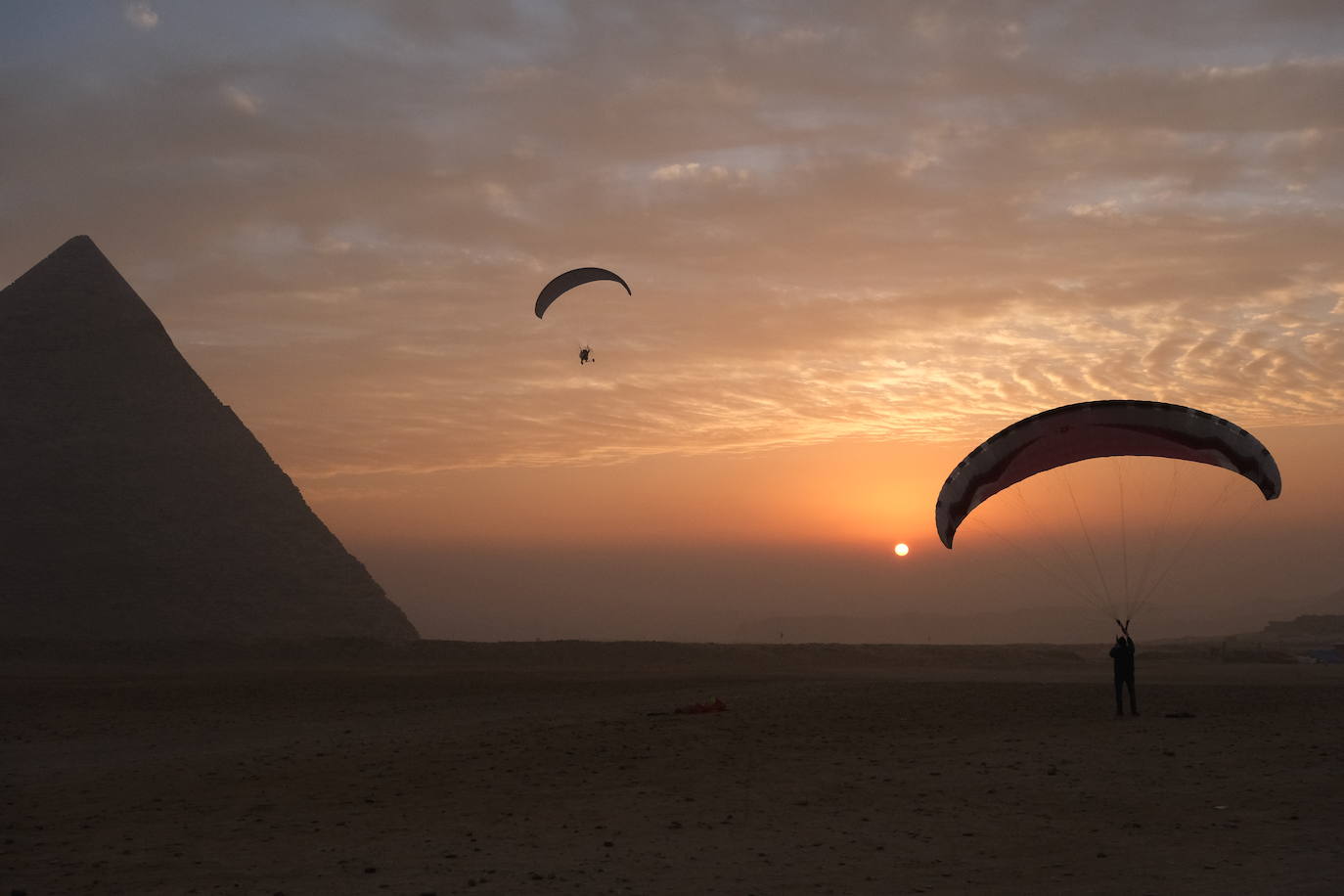 Los granadinos aprovechaban la luz del amanecer para obtener fotos únicas.