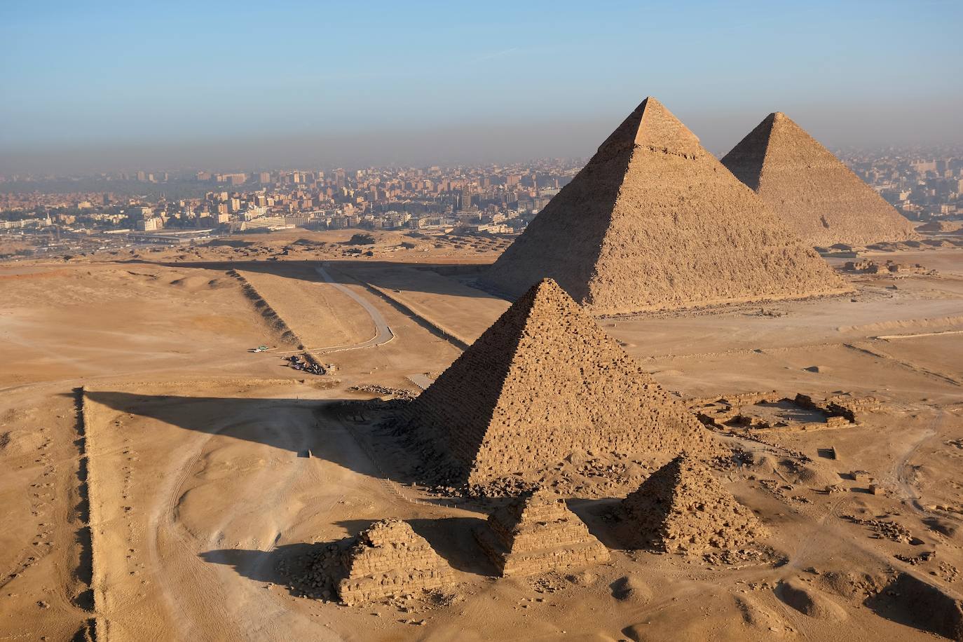 Pirámides con Giza al fondo.