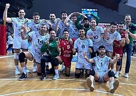 El equipo almeriense maneja a Palma al que fuerza a arriesgar con mucho fallo.