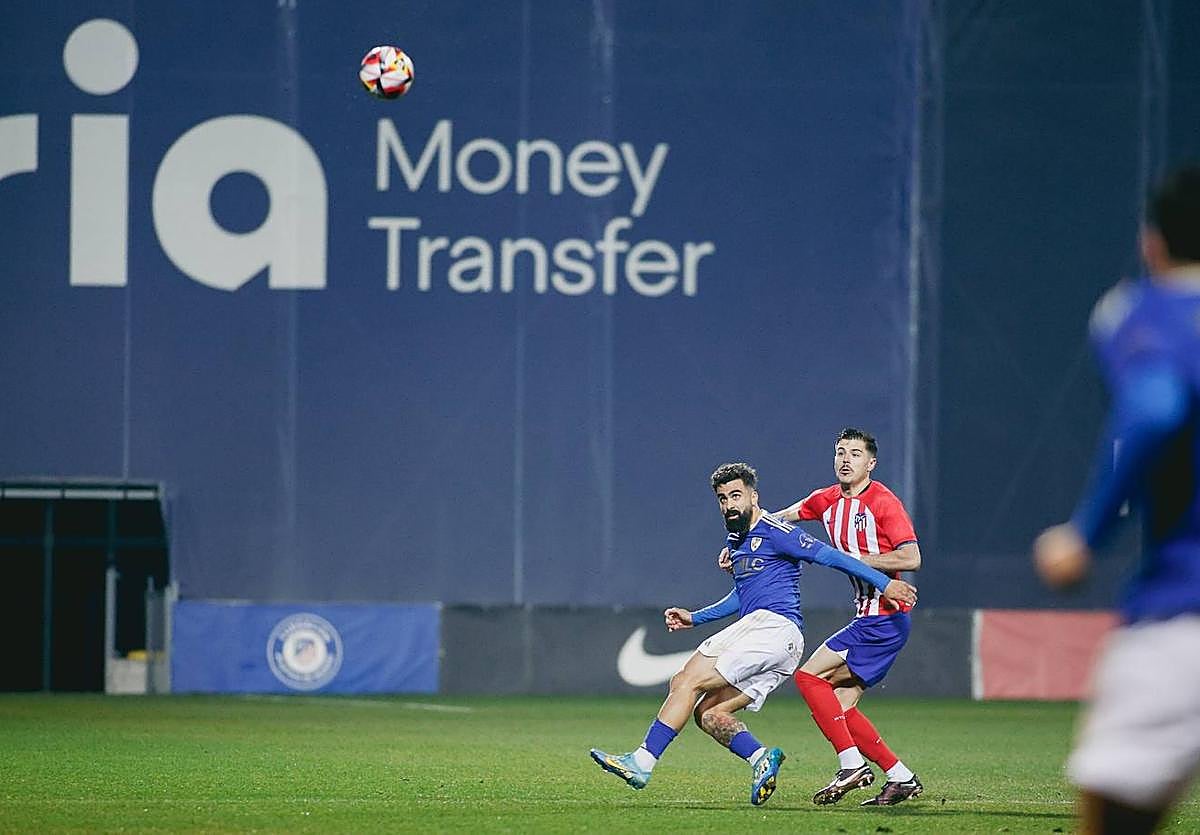 Una de las jugadas del partido.