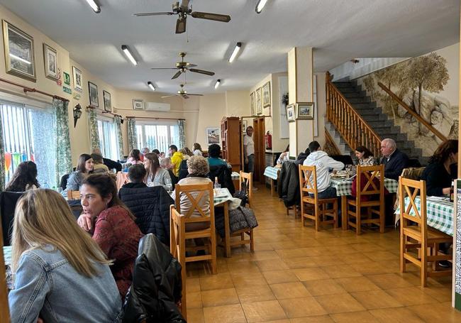 Uno de los locales con más solera, el restaurante Bar Almería.