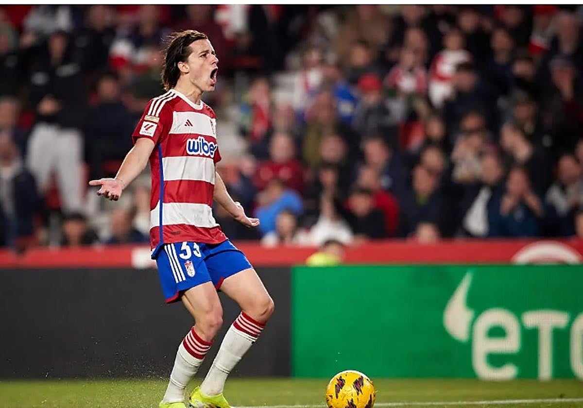 Álvaro Carreras, en el partido del Granada contra el Cádiz.