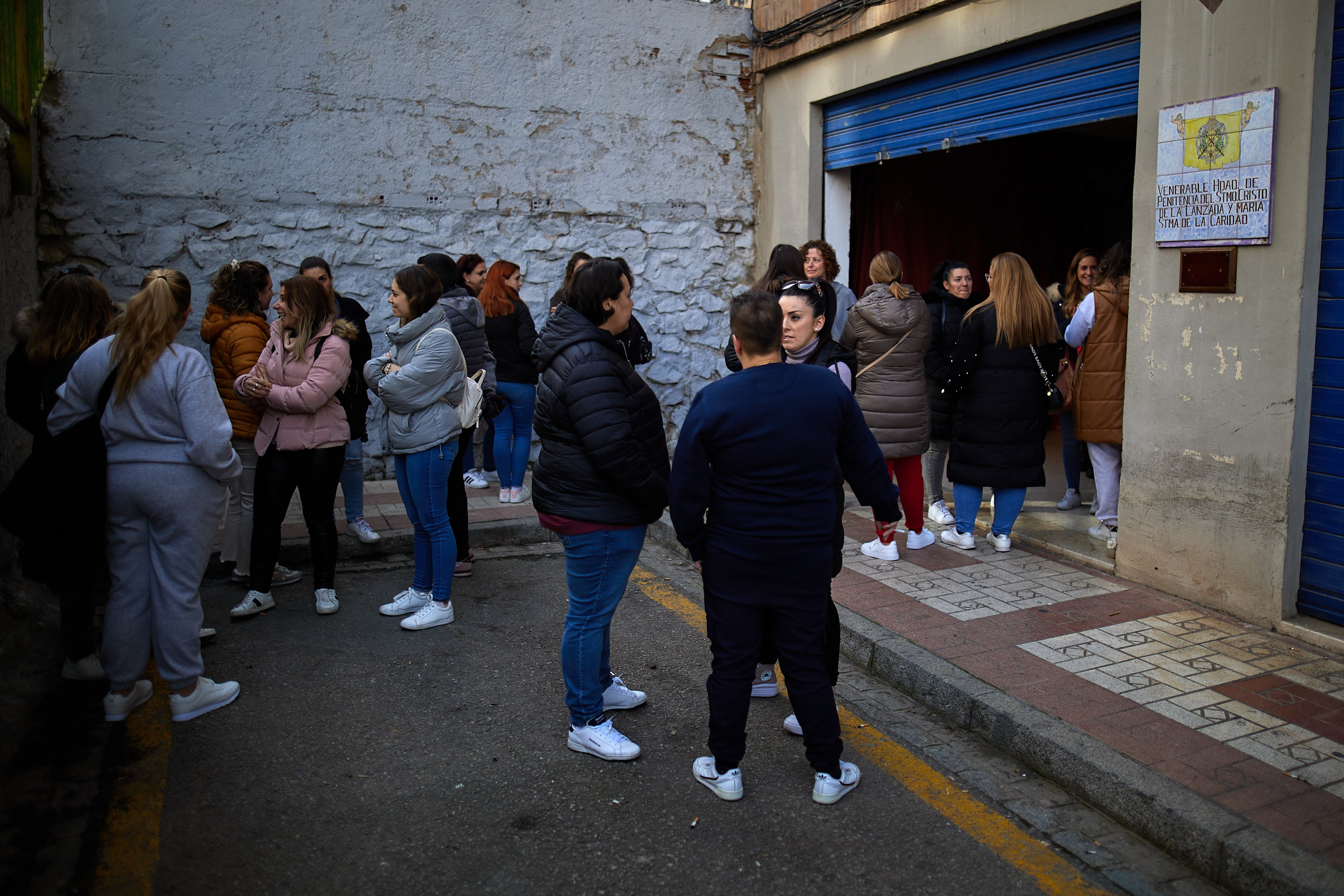 Las imágenes más íntimas de la igualá de las costaleras de la Caridad