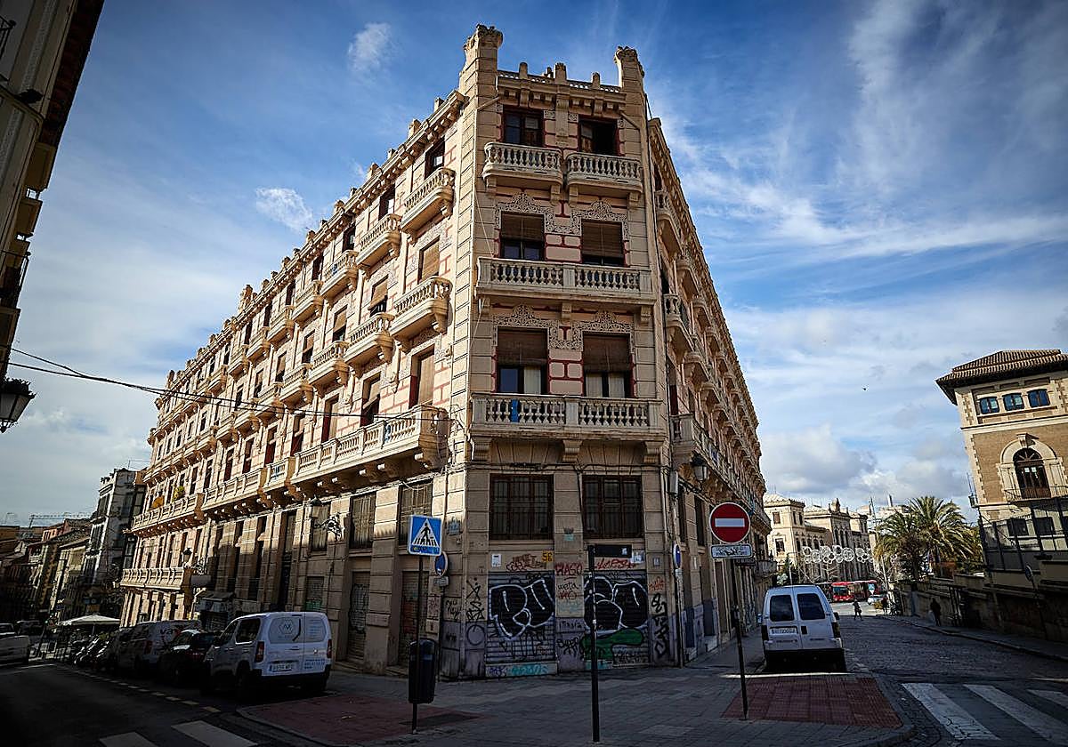 Uno de los hoteles en construcción en la ciudad de Granada.