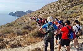 Sendero a través de la costa almeriense.