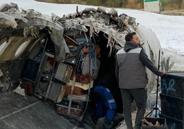 Avión instalado en Güéjar Sierra para el rodaje de 'La sociedad de la nieve'