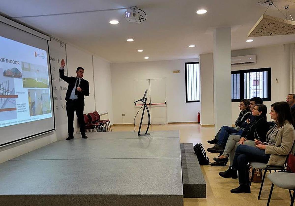 La delegada de Agricultura conoce los proyectos de la Fundación JAV (Jaén Agritech Ventures).