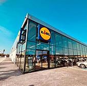 Lidl ofrece trabajo sin experiencia previa y con tres días de descanso a la semana