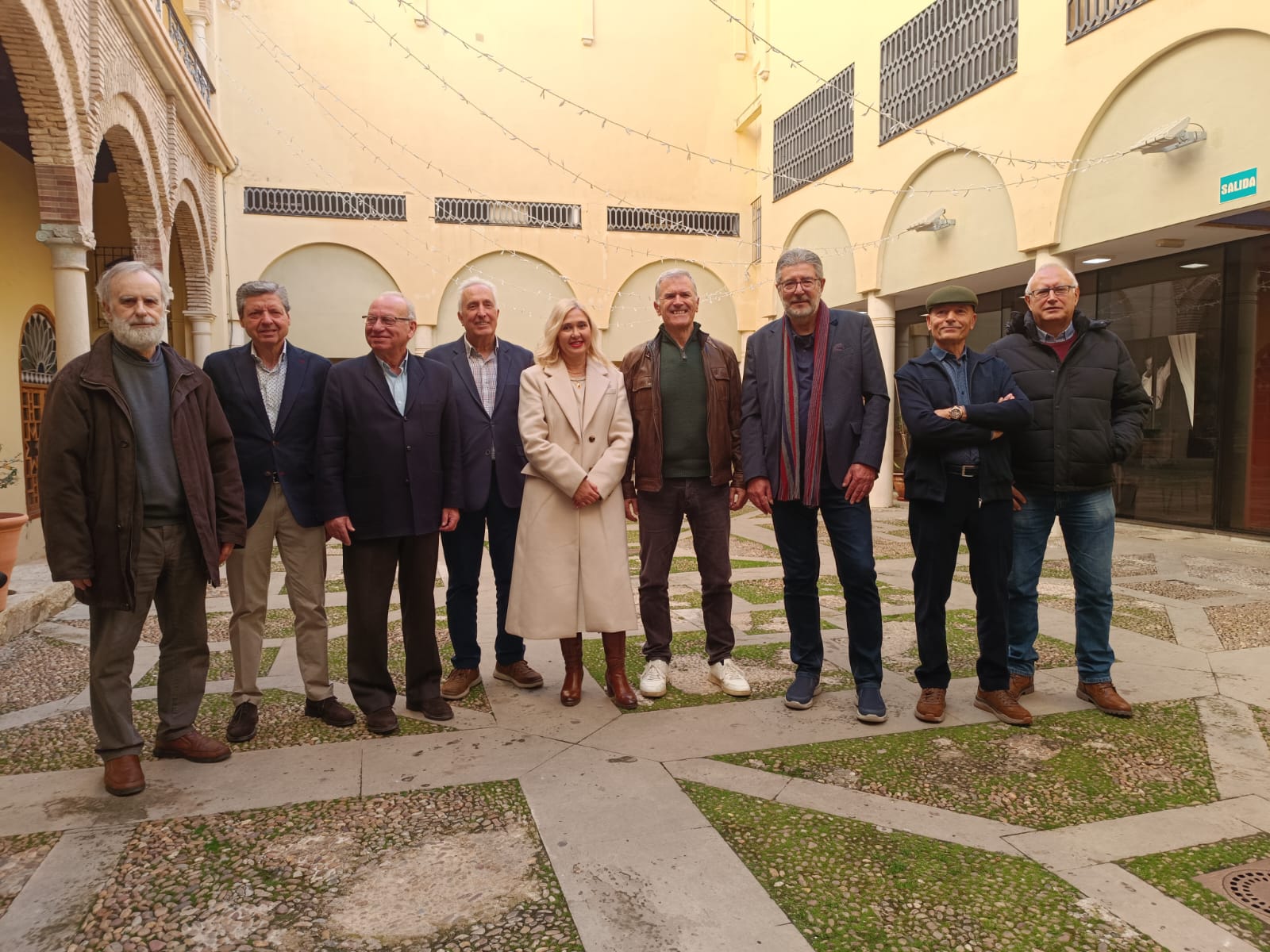 Participantes en la presentación del festival a beneficio de Banco de Alimentos.