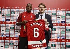 Martin Hongla y Matteo Tognozzi, juntos durante la presentación del camerunés.