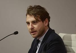 Matteo Tognozzi, durante la presentación oficial de Martin Hongla.