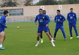 Kaiky Fernandes se ejercitó este viernes en el Anexo.