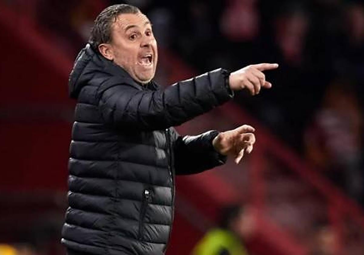 Sergio González, durante el partido del Cádiz en Los Cármenes.